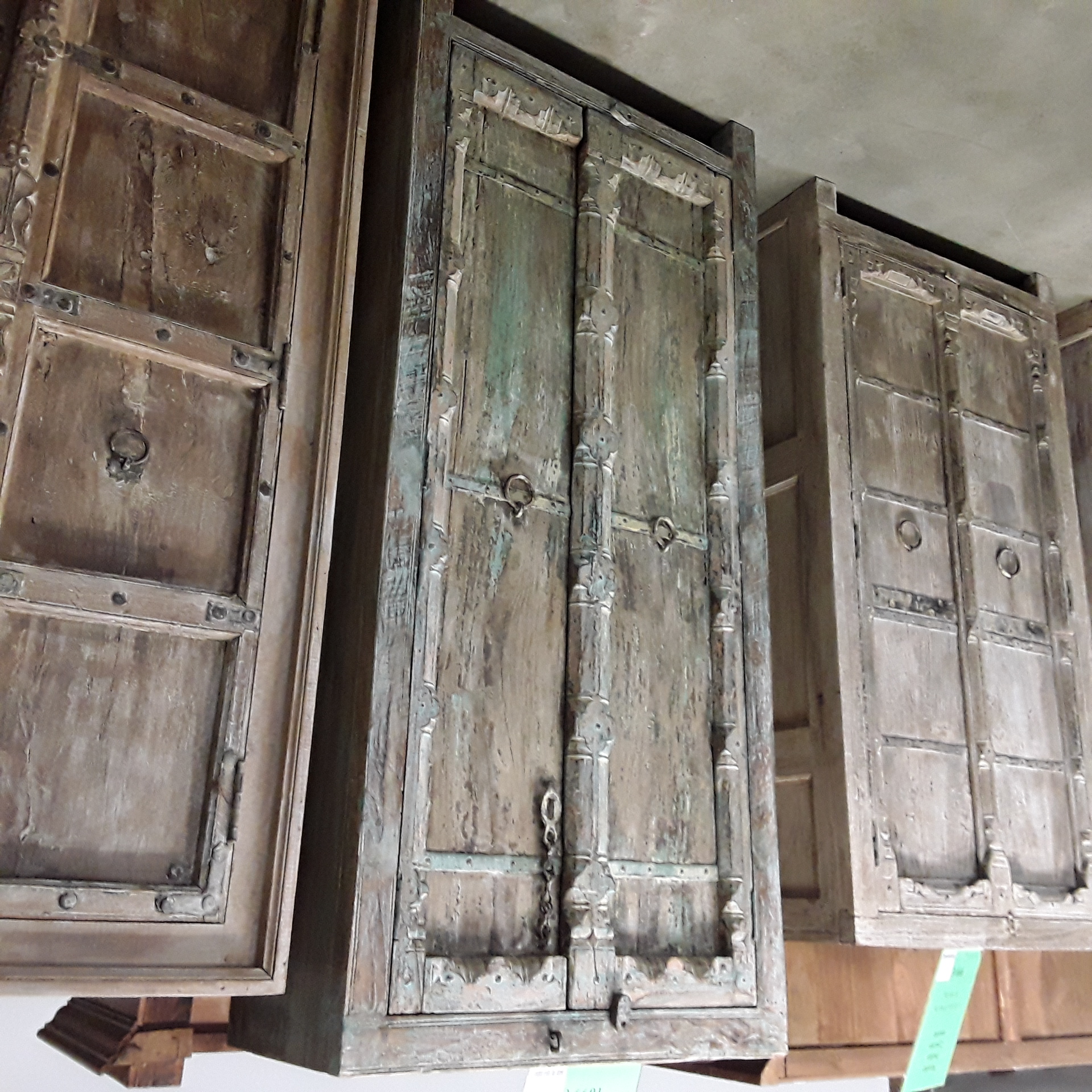 <p>Meuble indien 2 portes<br />turquoise 13533<br />1 099,00 € T.T.C<br /><a href="/Article/4369?type=neuf" style="color:white;" target="_blank">Lien vers l&#39;article</a></p>