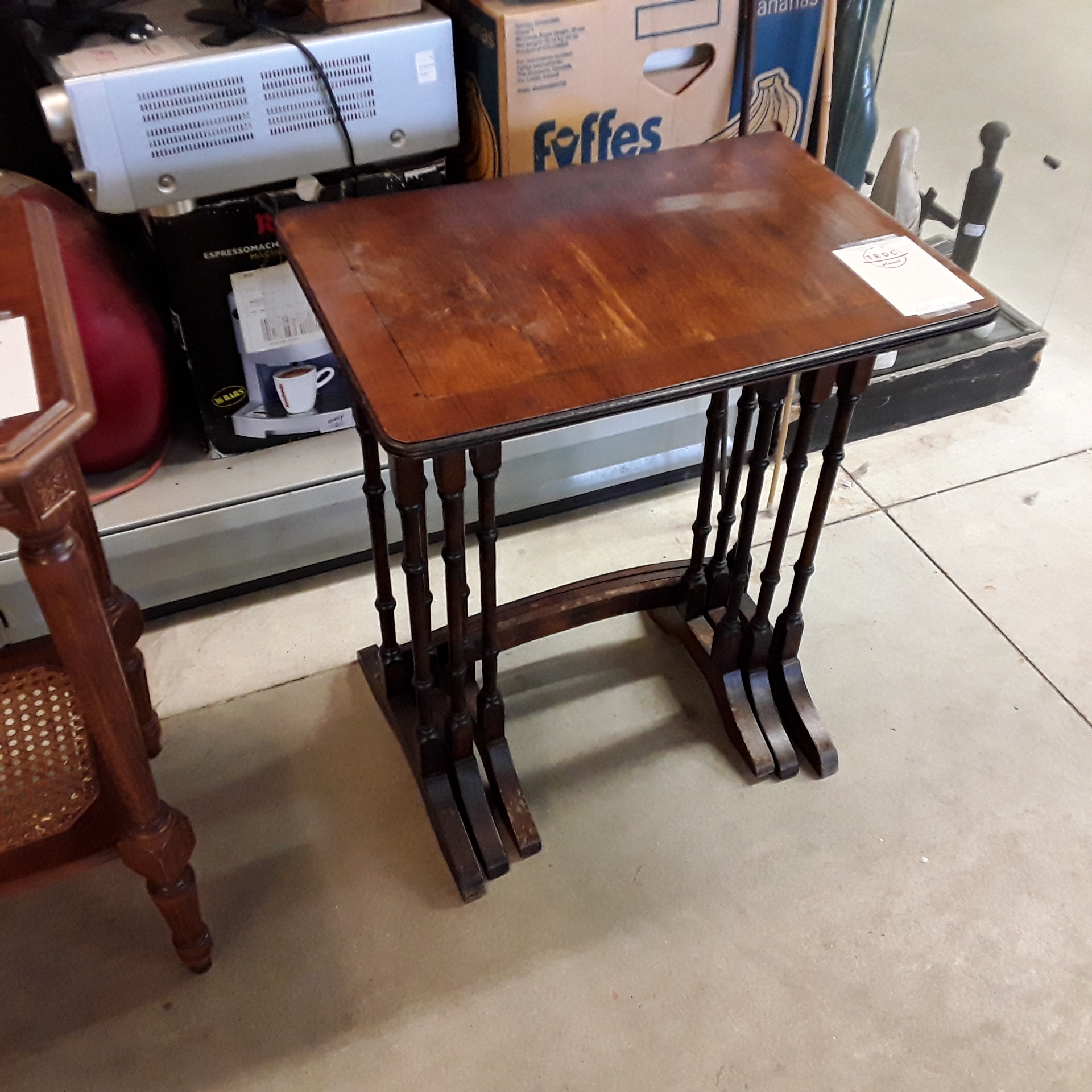 <p>Série 3 tables gigognes<br />25,00 € T.T.C<br /><a href="/Article/122840?type=depose" style="color:white;" target="_blank">Lien vers l&#39;article</a></p>