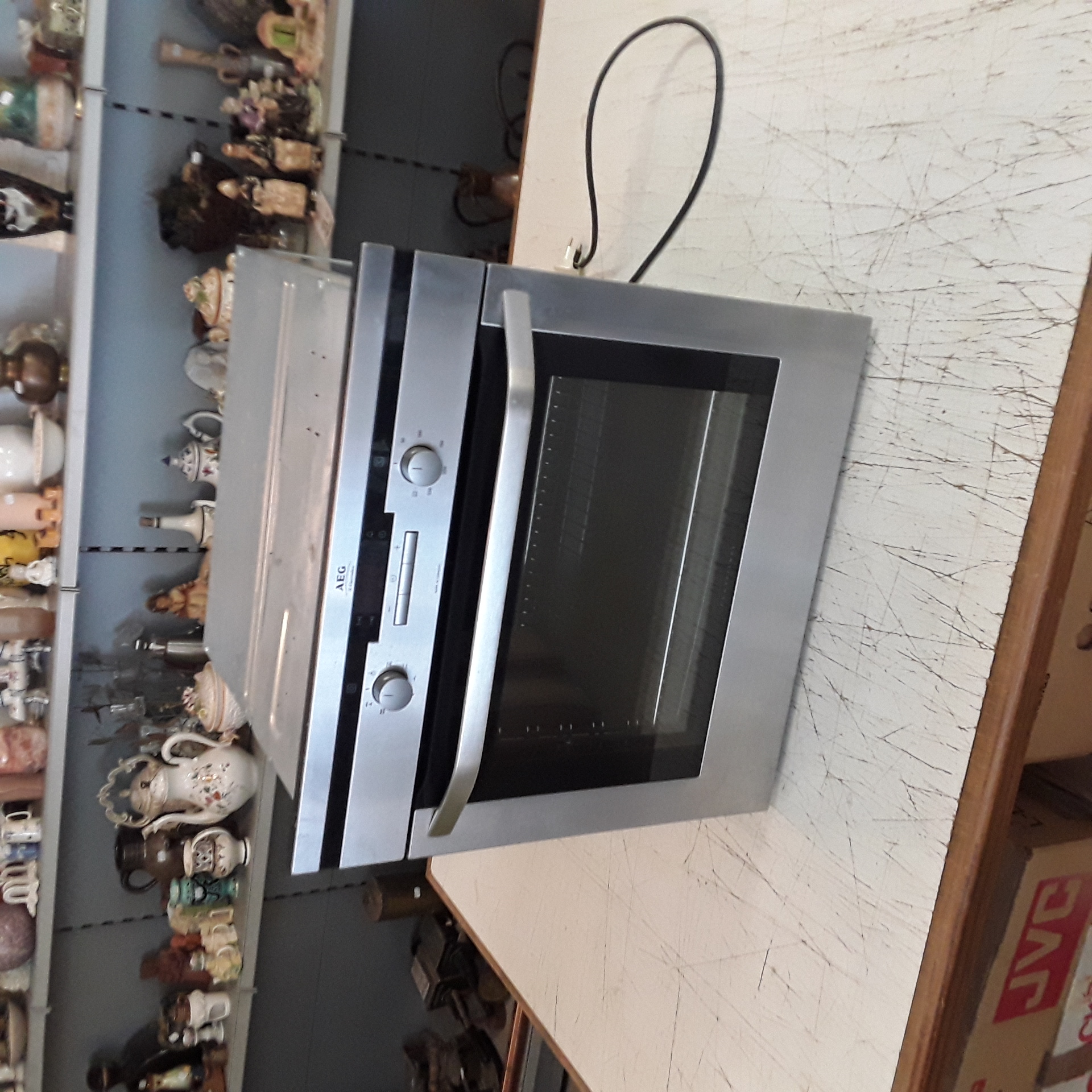 <p>Four  encastrable AEG 3kw 230v<br />   50 HZ Germany <br />80,00 € T.T.C<br /><a href="/Article/123667?type=depose" style="color:white;" target="_blank">Lien vers l'article</a></p>