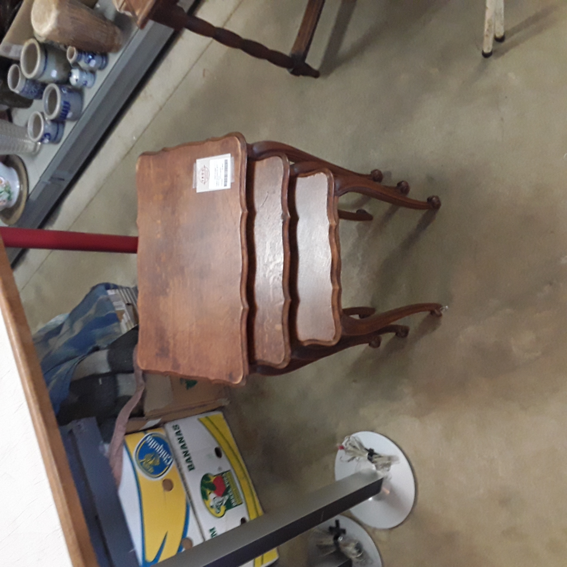 <p>Tables gigognes lot de 3<br />chêne foncé<br />35,00 € T.T.C<br /><a href="/Article/123304?type=depose" style="color:white;" target="_blank">Lien vers l'article</a></p>