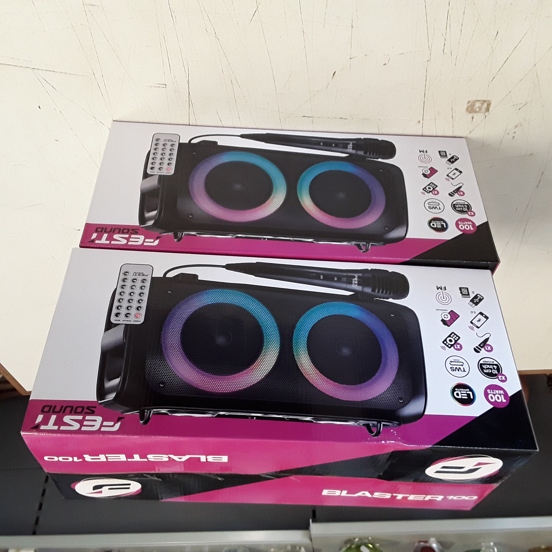 <p>Baffle radio actif Blaster 100<br />49,00 € T.T.C<br /><a href="/Article/114584?type=depose" style="color:white;" target="_blank">Lien vers l&#39;article</a></p>