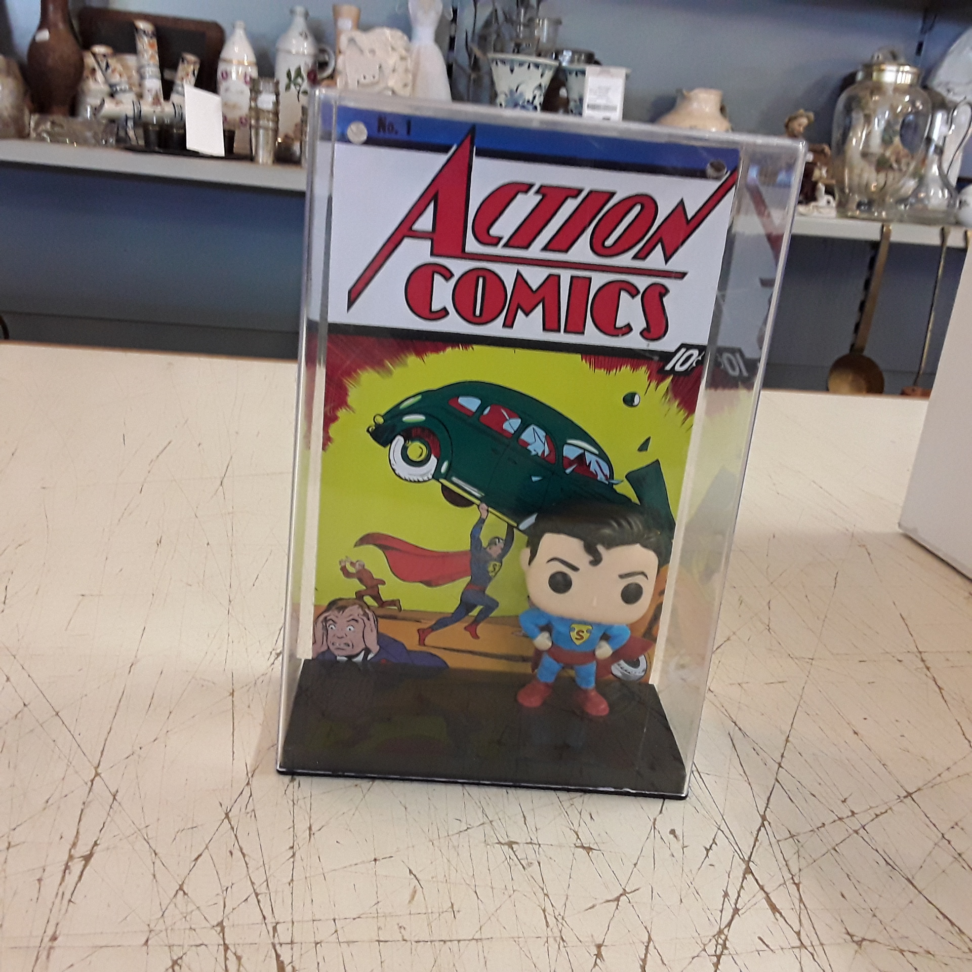 <p>Pop Superman + vitrine<br />12,00 € T.T.C<br /><a href="/Article/121944?type=depose" style="color:white;" target="_blank">Lien vers l&#39;article</a></p>