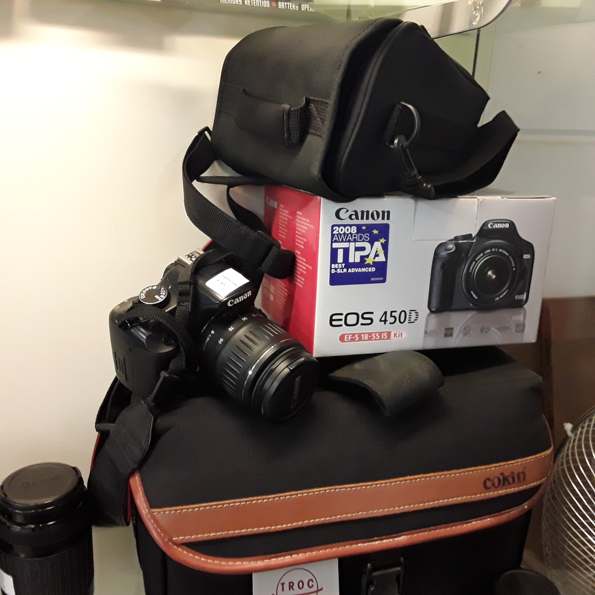 <p>Canon EOS 450D +<br />Objectif 28-90mm<br />180,00 € T.T.C<br /><a href="/Article/122627?type=depose" style="color:white;" target="_blank">Lien vers l&#39;article</a></p>