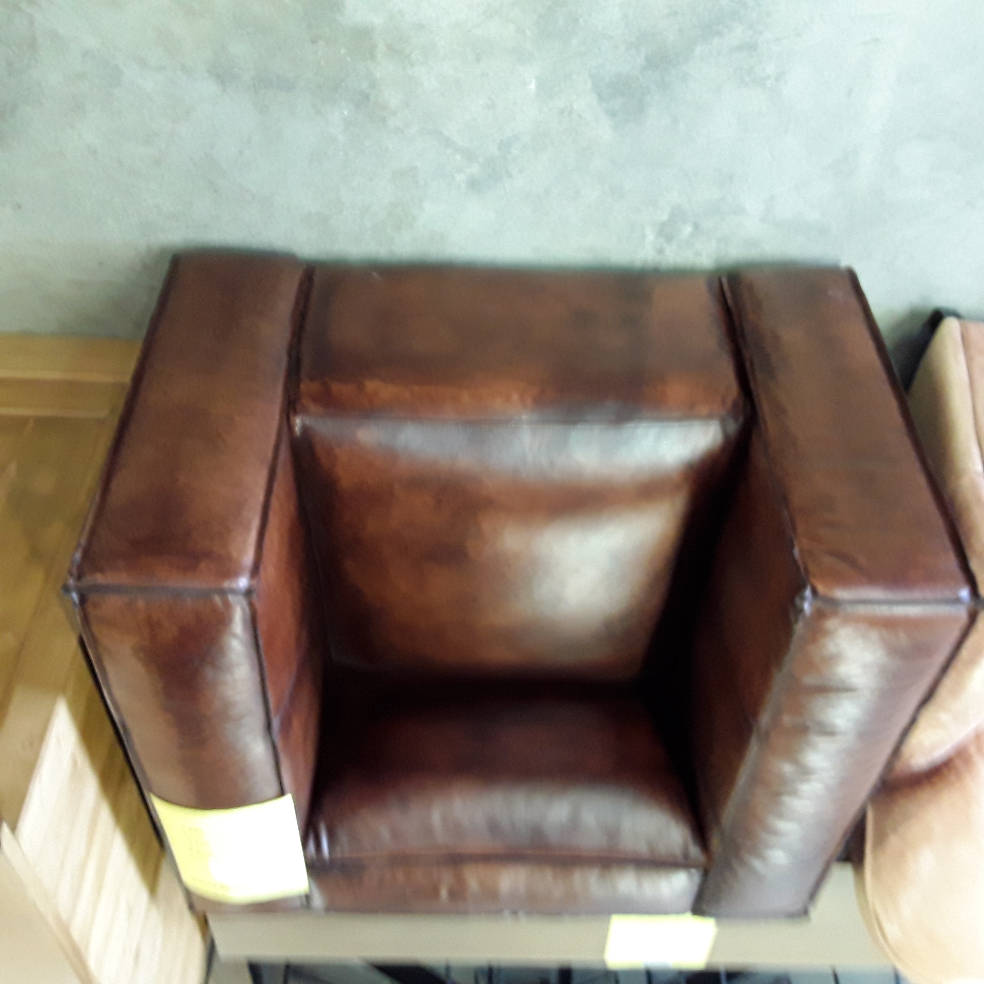 <p>Fauteuil DT32 cuir brun<br />995,00 € T.T.C<br /><a href="/Article/4245?type=neuf" style="color:white;" target="_blank">Lien vers l&#39;article</a></p>