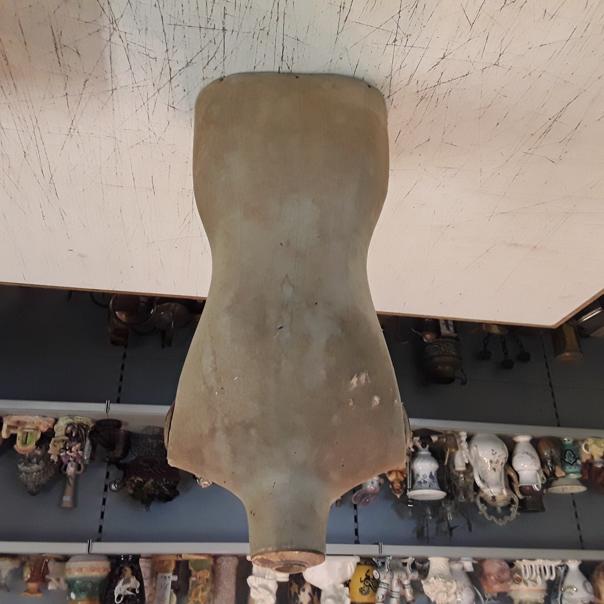 <p>Buste mannequin<br />20,00 € T.T.C<br /><a href="/Article/123356?type=depose" style="color:white;" target="_blank">Lien vers l'article</a></p>