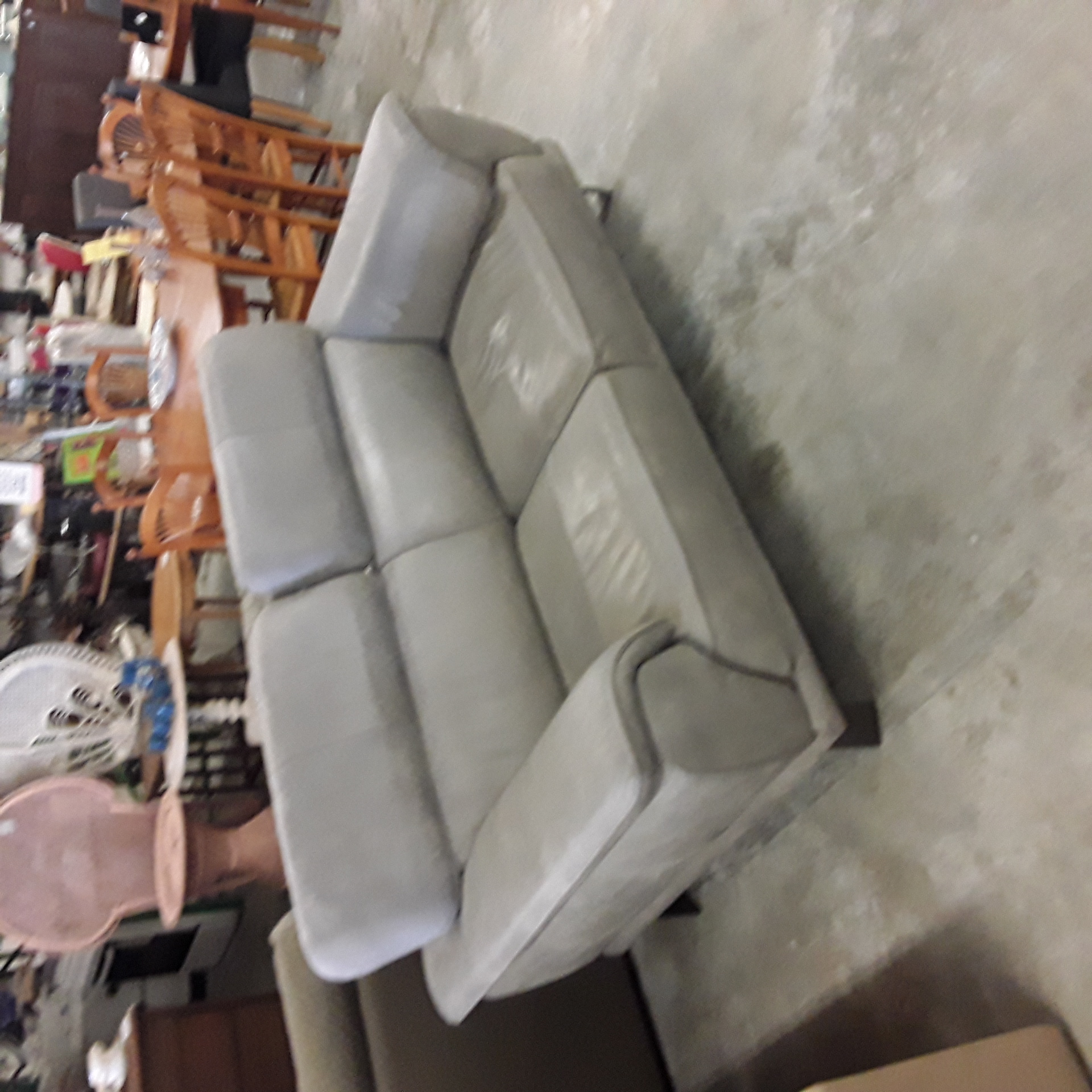 <p>Fauteuil  2.5 places cuir cuba<br />Couleur gris<br />500,00 € T.T.C<br /><a href="/Article/124205?type=depose" style="color:white;" target="_blank">Lien vers l'article</a></p>