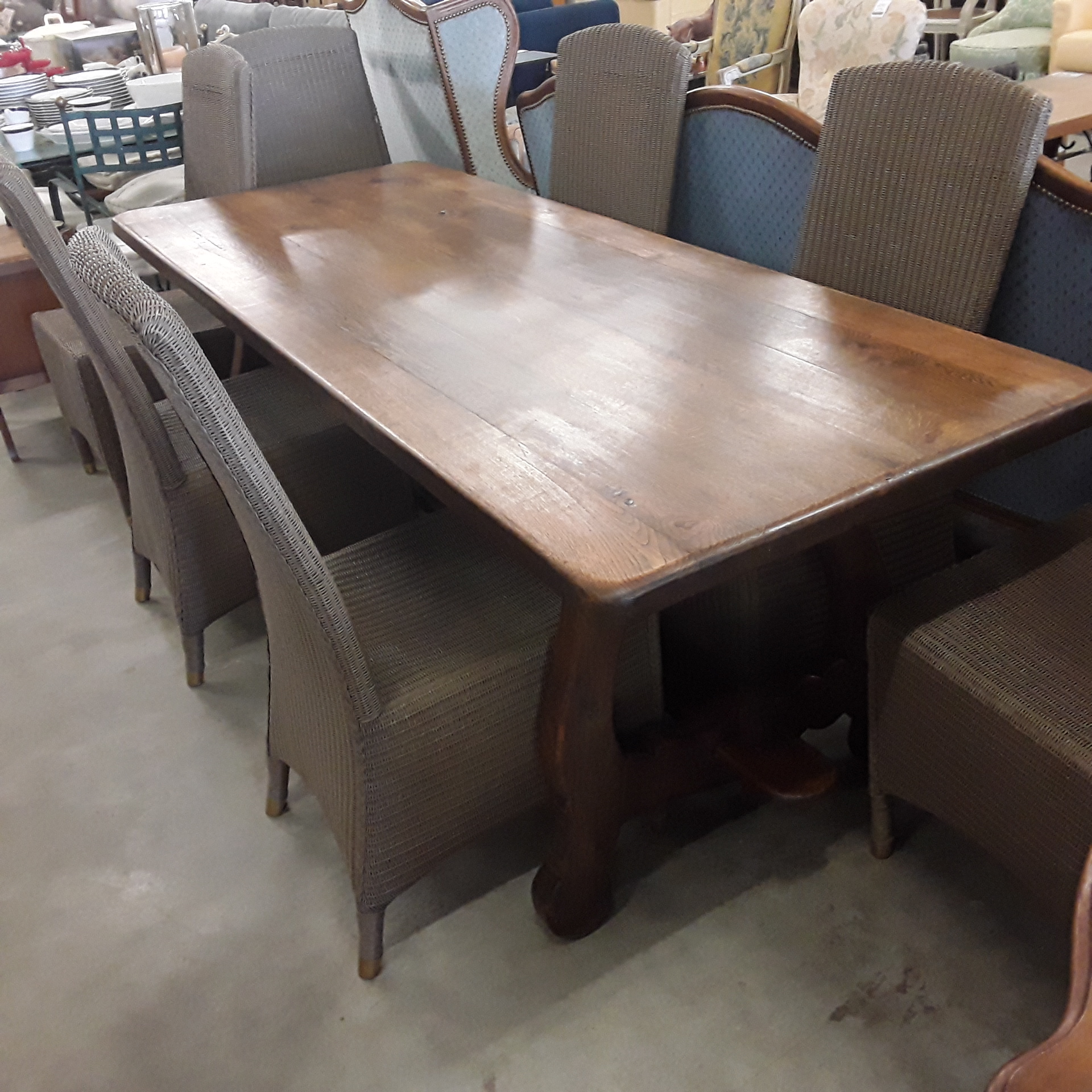 <p>Table en chêne 200 x 90 cm<br />150,00 € T.T.C<br /><a href="/Article/122121?type=depose" style="color:white;" target="_blank">Lien vers l&#39;article</a></p>