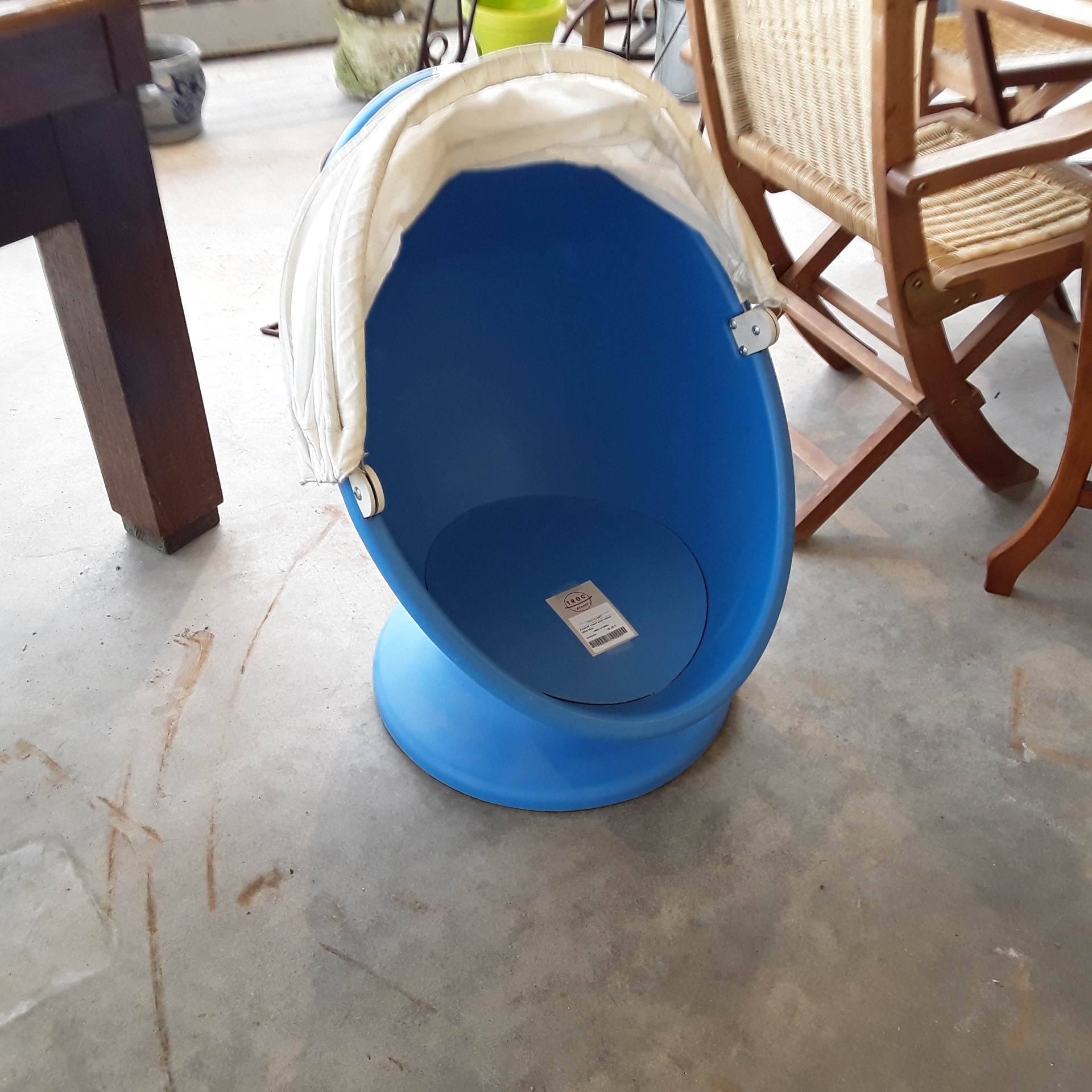 <p>Fauteuil coque pour enfant<br />IKEA bleu<br />24,00 € T.T.C<br /><a href="/Article/120987?type=depose" style="color:white;" target="_blank">Lien vers l&#39;article</a></p>