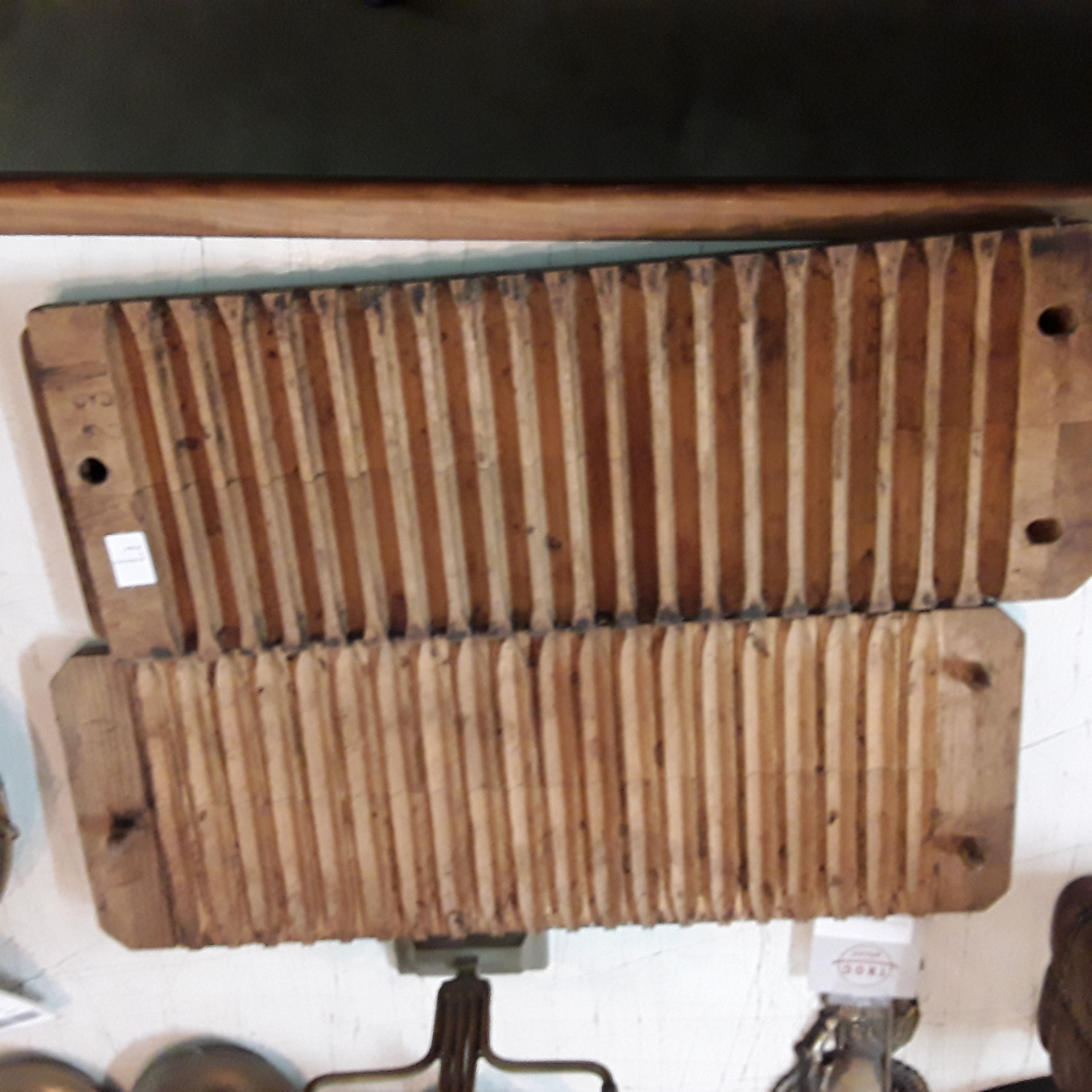 <p>Appareil pour sécher cigares<br />bois<br />30,00 € T.T.C<br /><a href="/Article/123179?type=depose" style="color:white;" target="_blank">Lien vers l'article</a></p>