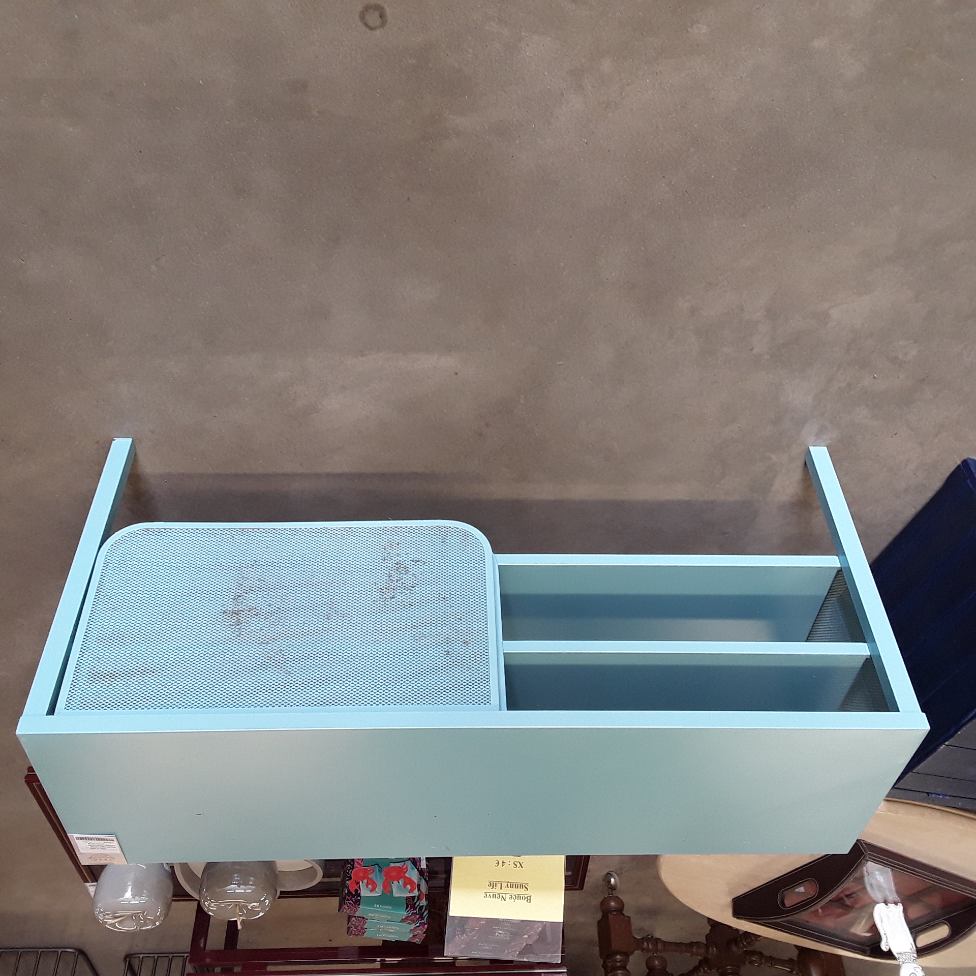 <p>Meuble métal portes<br />grillages coulissantes<br />35,00 € T.T.C<br /><a href="/Article/124149?type=depose" style="color:white;" target="_blank">Lien vers l'article</a></p>
