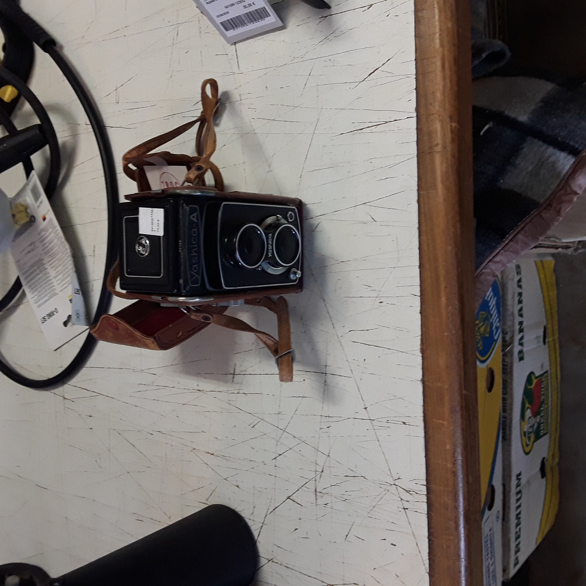 <p>Appareil photos YASHICA  A<br />75,00 € T.T.C<br /><a href="/Article/123834?type=depose" style="color:white;" target="_blank">Lien vers l'article</a></p>