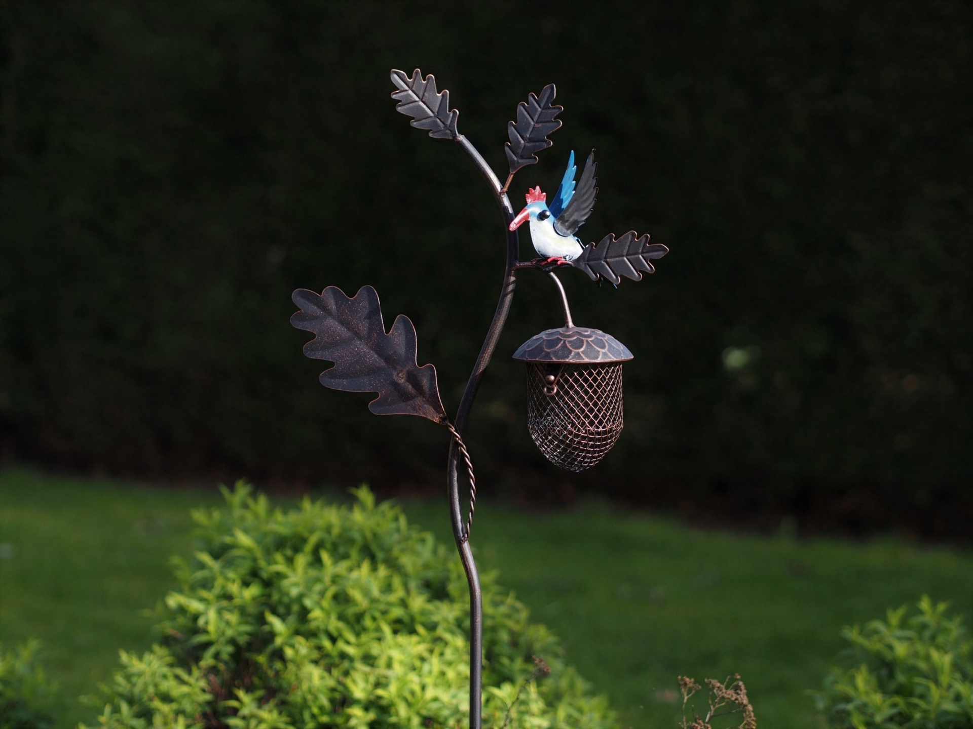 <p>Mangeoire oiseaux<br />MD17505<br />24,95 € T.T.C<br /><a href="/Article/4381?type=neuf" style="color:white;" target="_blank">Lien vers l&#39;article</a></p>