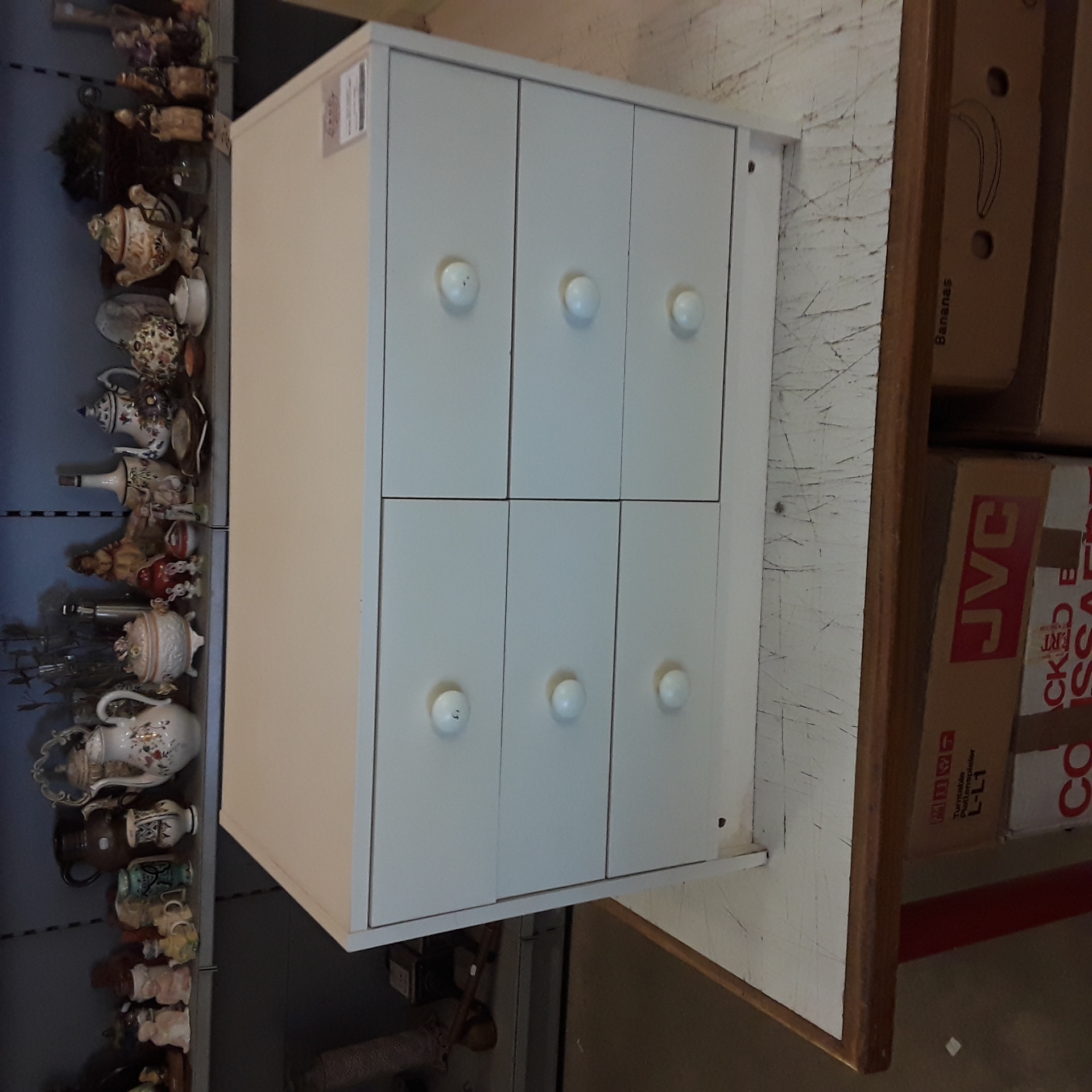 <p>Meuble blanc 6 tiroirs MDF<br />25,00 € T.T.C<br /><a href="/Article/123964?type=depose" style="color:white;" target="_blank">Lien vers l'article</a></p>