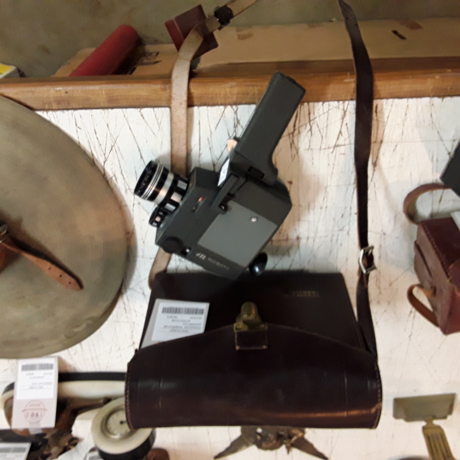 <p>Caméscope  YASHICA-UR<br />pochette cuir<br />70,00 € T.T.C<br /><a href="/Article/123168?type=depose" style="color:white;" target="_blank">Lien vers l'article</a></p>