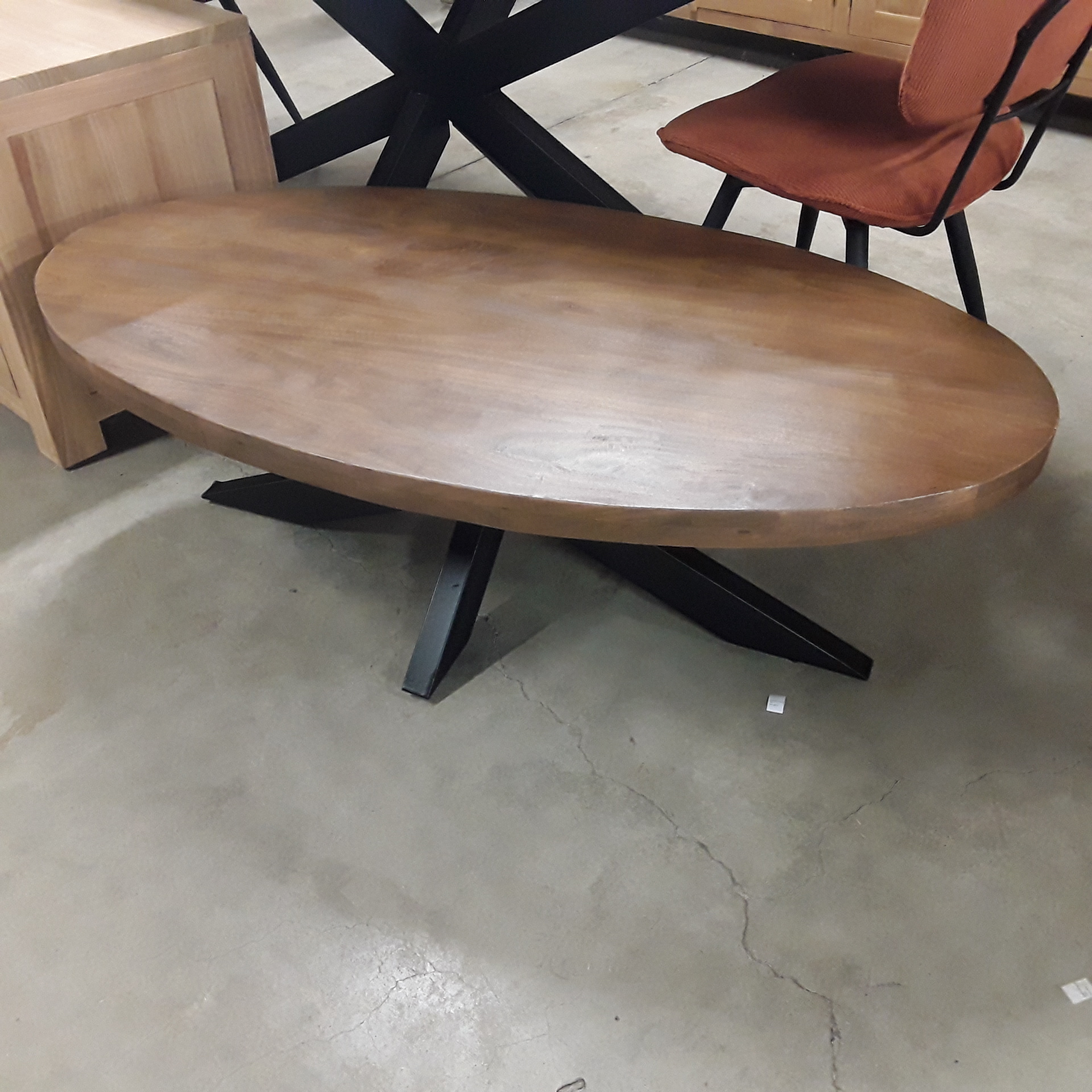 <p>Table salon pied metal croix<br />130 x 70 x H 42 Cm (1)<br />449,00 € T.T.C<br /><a href="/Article/4558?type=neuf" style="color:white;" target="_blank">Lien vers l&#39;article</a></p>