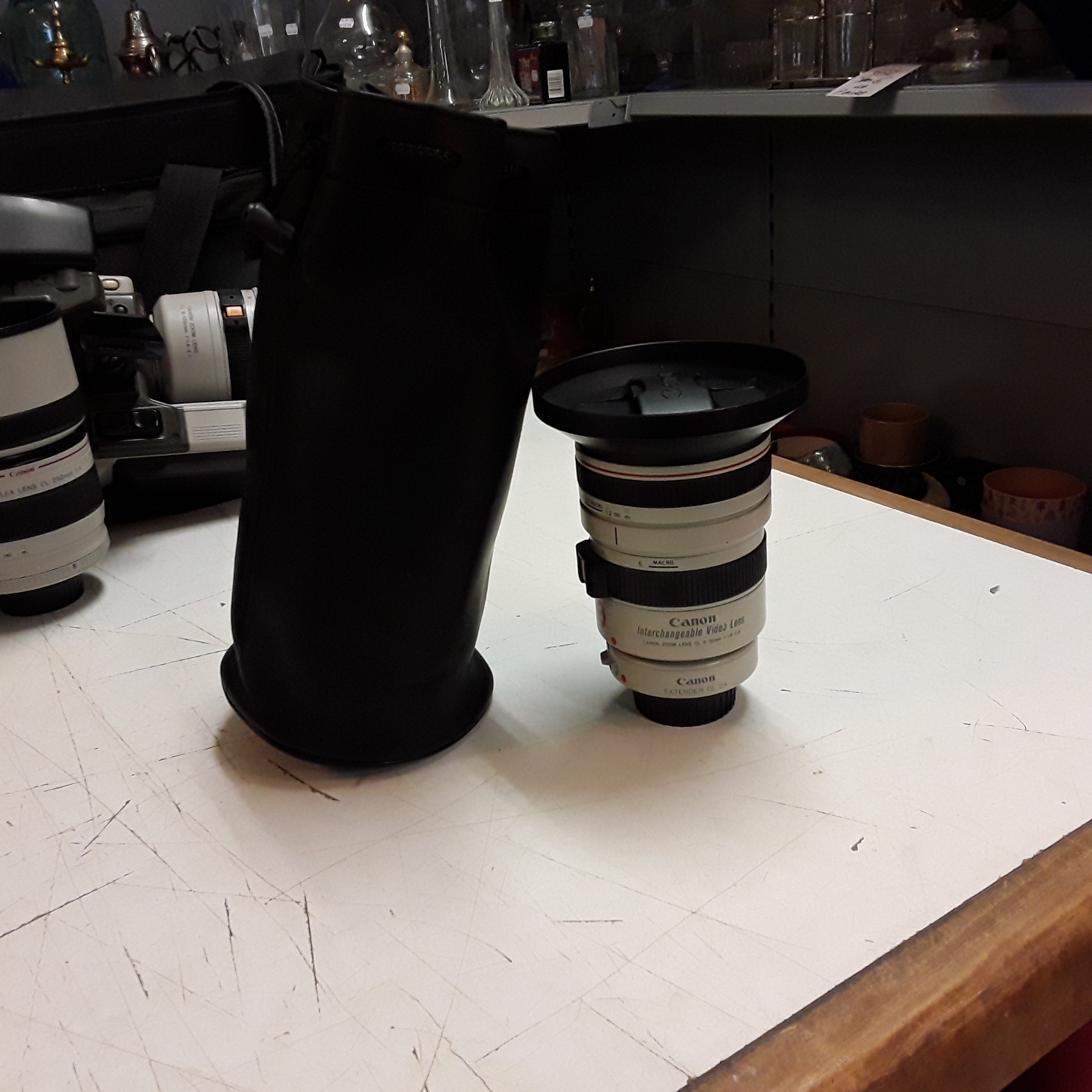 <p>Objectif Canon Zoom Lens<br />CL 5-15mm 1:16-2.6 + CL 2X<br />250,00 € T.T.C<br /><a href="/Article/122737?type=depose" style="color:white;" target="_blank">Lien vers l&#39;article</a></p>