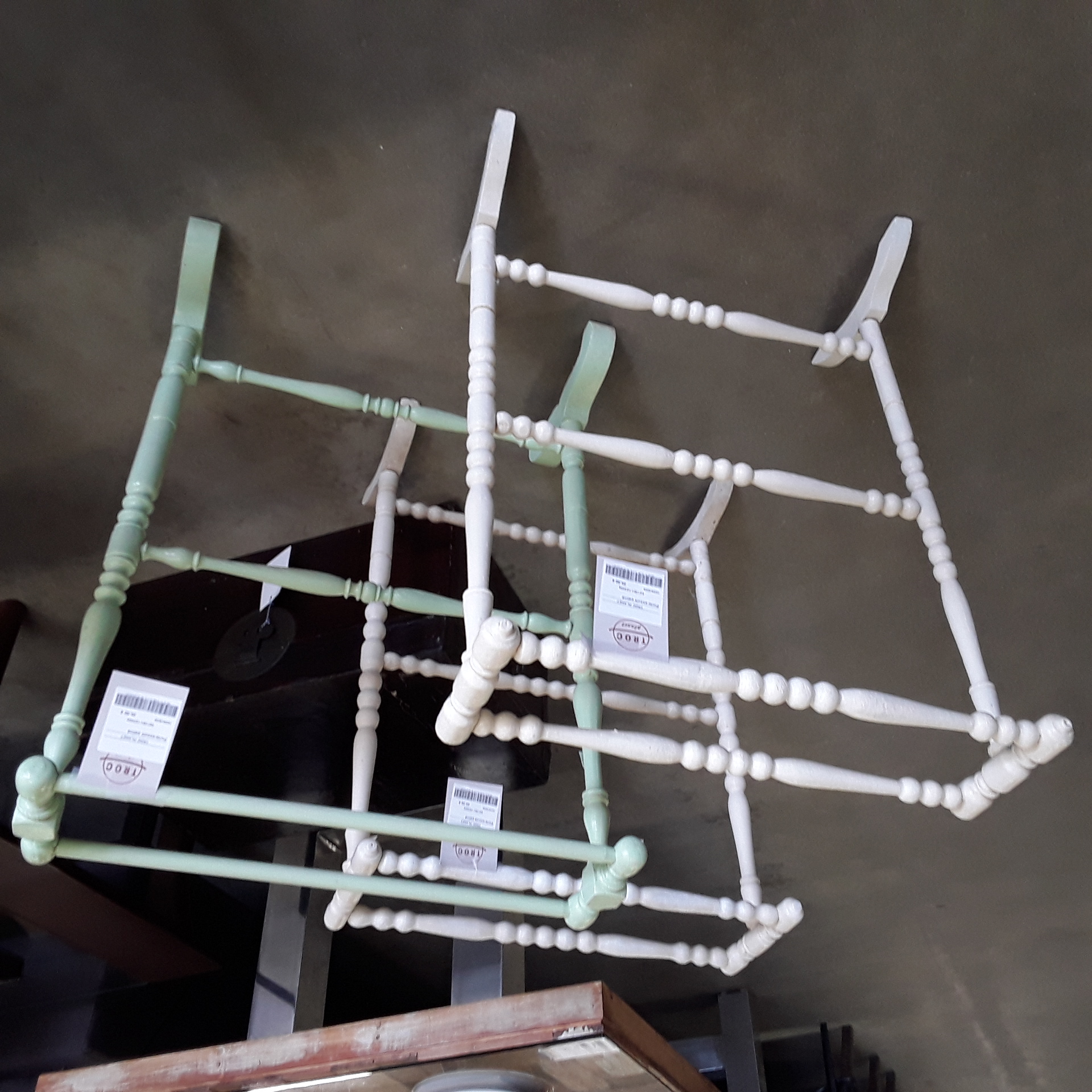 <p>Porte-essuis patiné<br />20,00 € T.T.C<br /><a href="/Article/123504?type=depose" style="color:white;" target="_blank">Lien vers l'article</a></p>