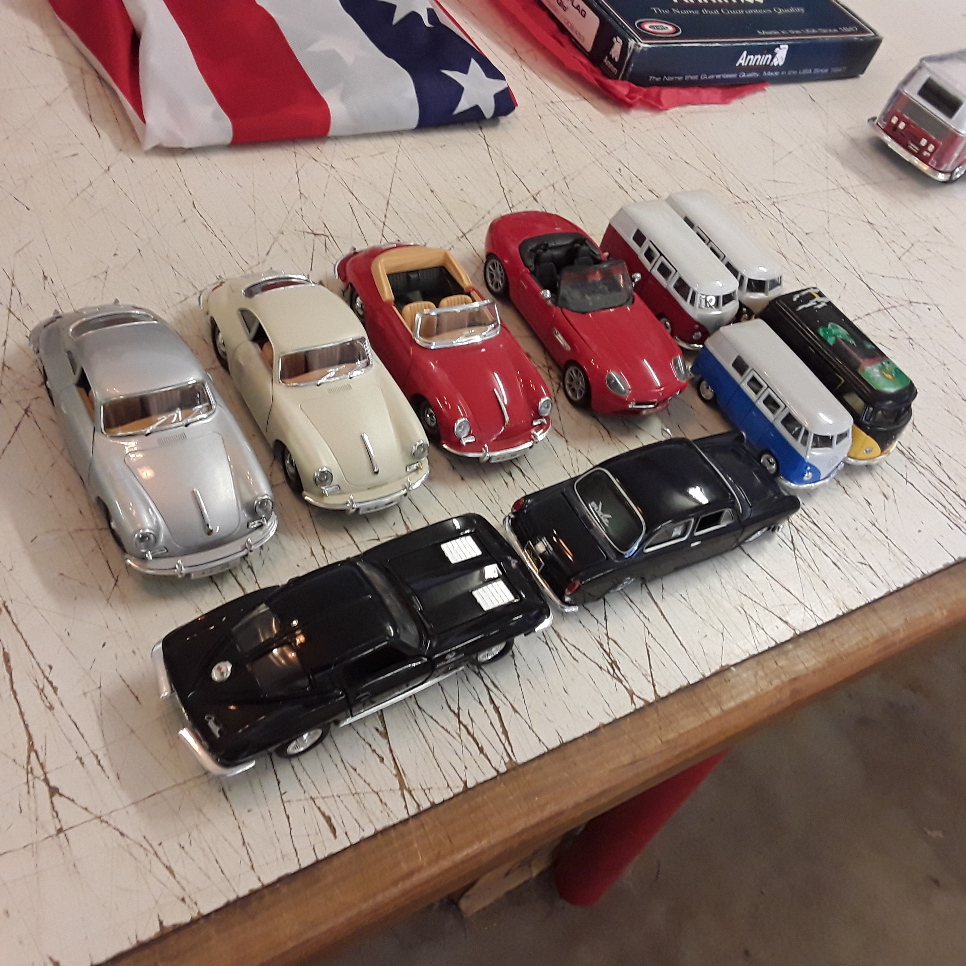 <p>Voiture miniature<br />12,00 € T.T.C<br /><a href="/Article/121737?type=depose" style="color:white;" target="_blank">Lien vers l&#39;article</a></p>