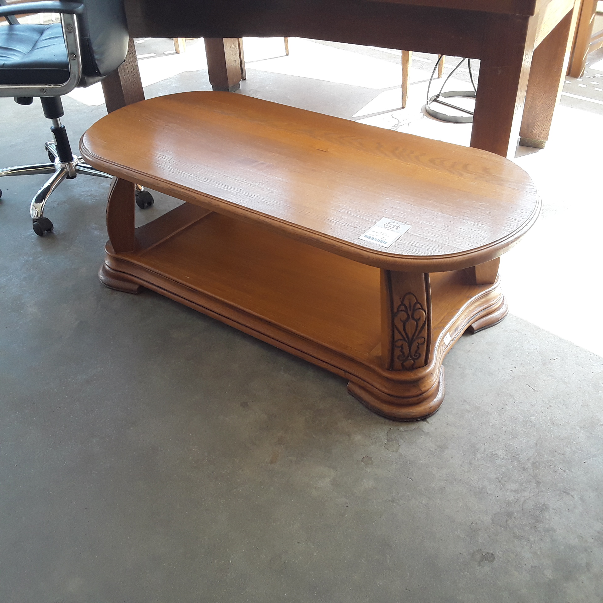 <p>Table salon chêne ovale<br />80,00 € T.T.C<br /><a href="/Article/121498?type=depose" style="color:white;" target="_blank">Lien vers l&#39;article</a></p>
