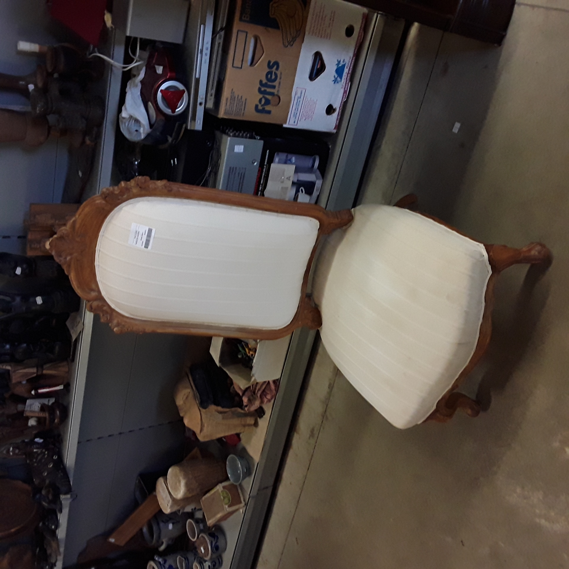 <p>Fauteuil de nourrisse <br />50,00 € T.T.C<br /><a href="/Article/124613?type=depose" style="color:white;" target="_blank">Lien vers l'article</a></p>
