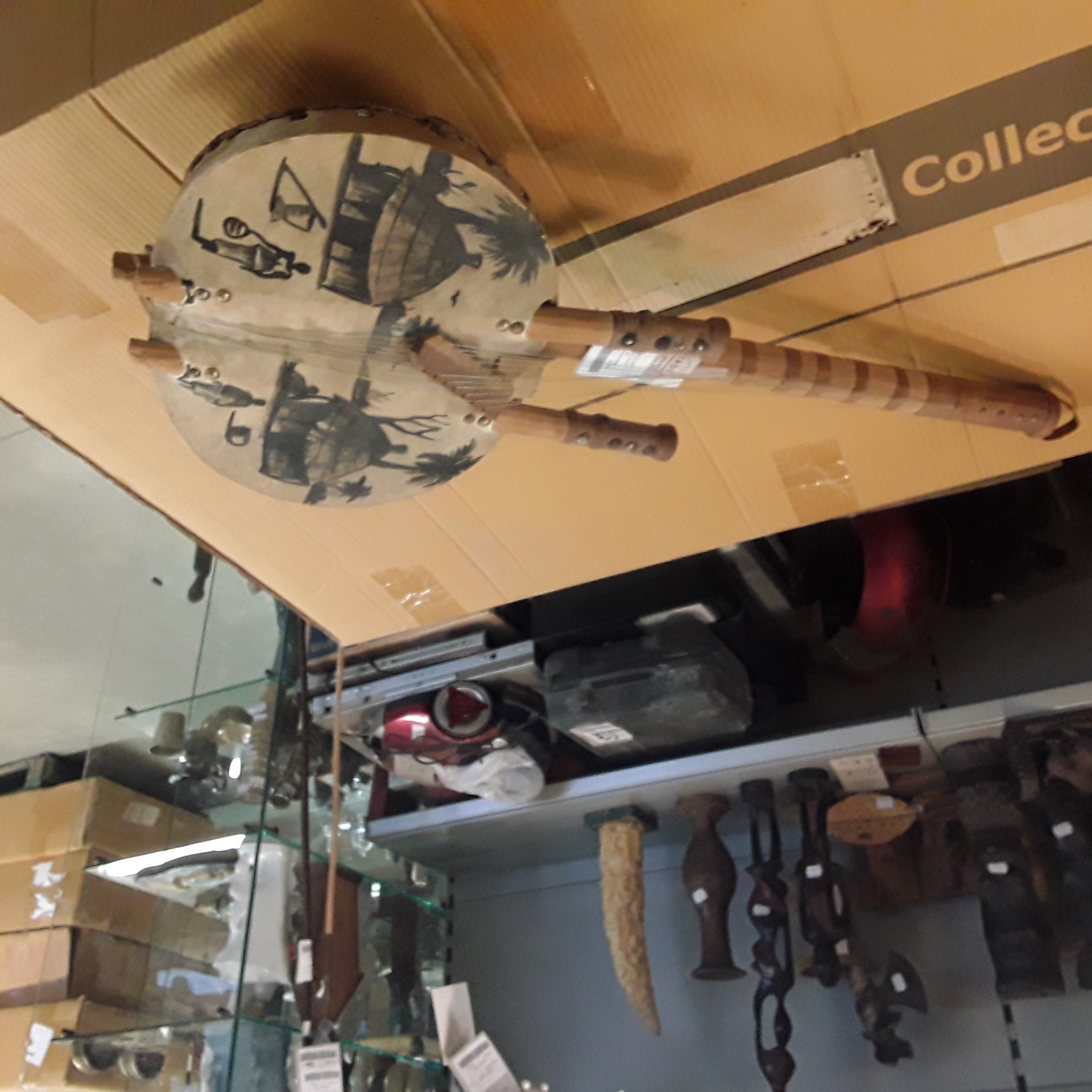 <p>Luth africain a corde<br />couleur  clair<br />65,00 € T.T.C<br /><a href="/Article/123099?type=depose" style="color:white;" target="_blank">Lien vers l'article</a></p>