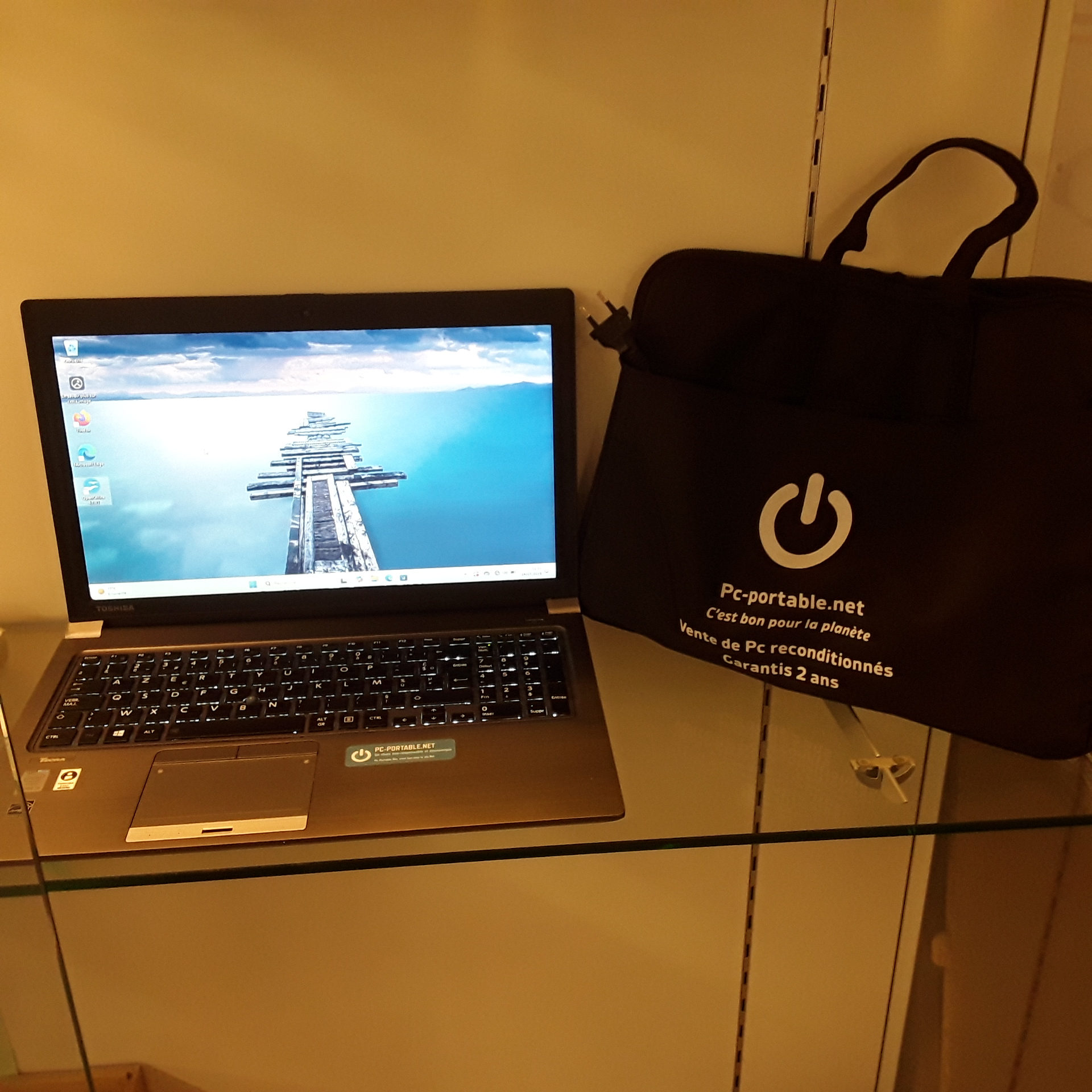 <p>PC portable Toshiba Satellite<br />Pro C50+sac+ACS<br />180,00 € T.T.C<br /><a href="/Article/121941?type=depose" style="color:white;" target="_blank">Lien vers l&#39;article</a></p>