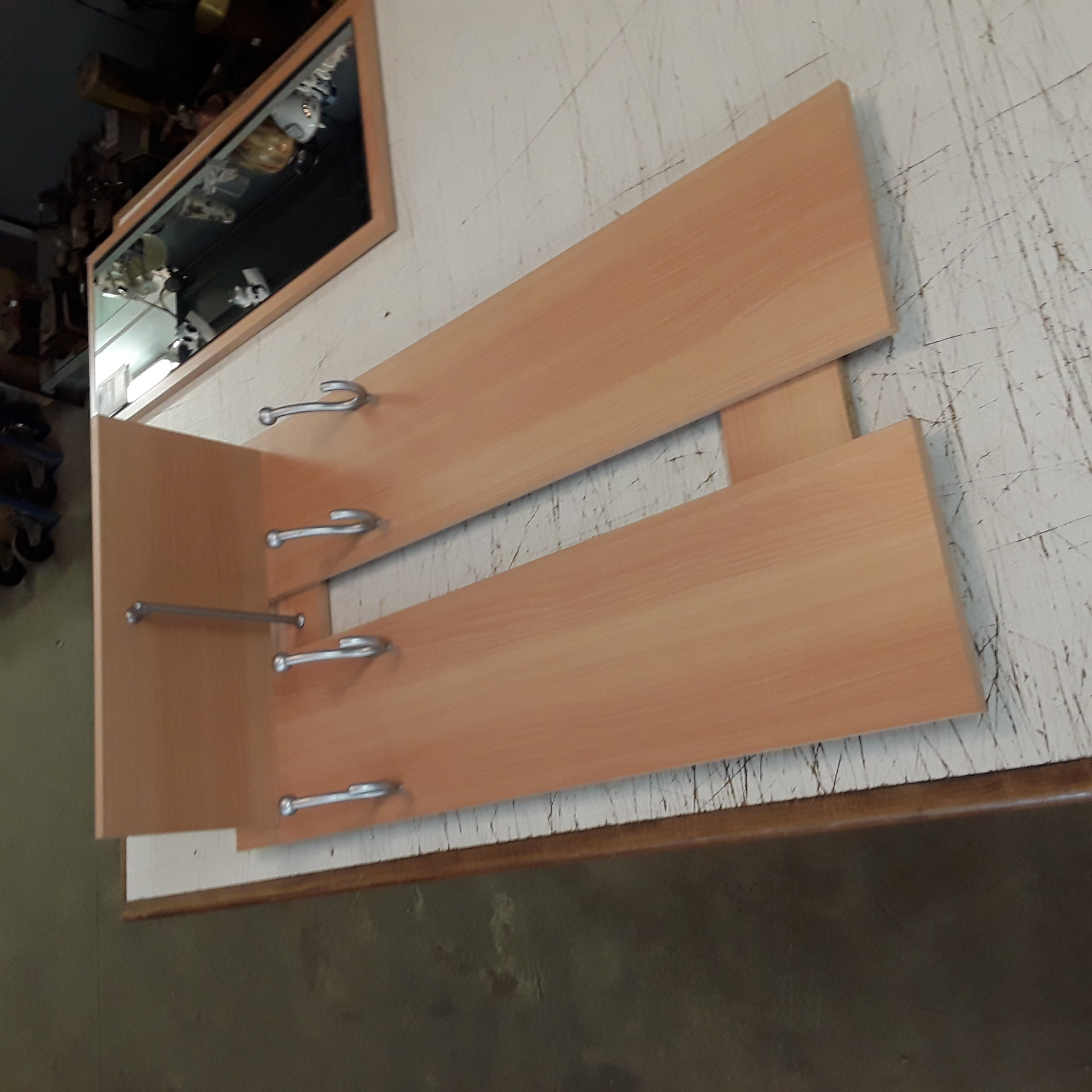 <p>PORTE MANTEAU 4 CROCHETS<br />25,00 € T.T.C<br /><a href="/Article/123331?type=depose" style="color:white;" target="_blank">Lien vers l'article</a></p>