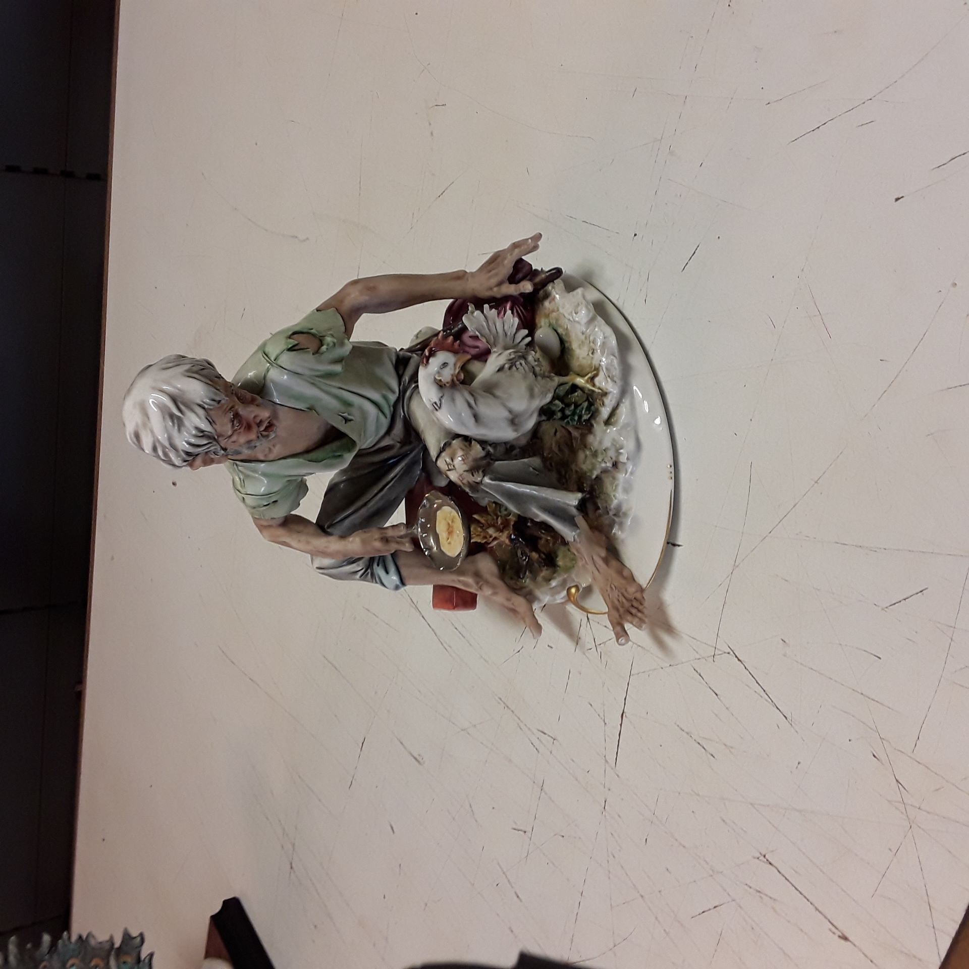 <p>Statuette  Capodimonte<br />75,00 € T.T.C<br /><a href="/Article/123897?type=depose" style="color:white;" target="_blank">Lien vers l'article</a></p>