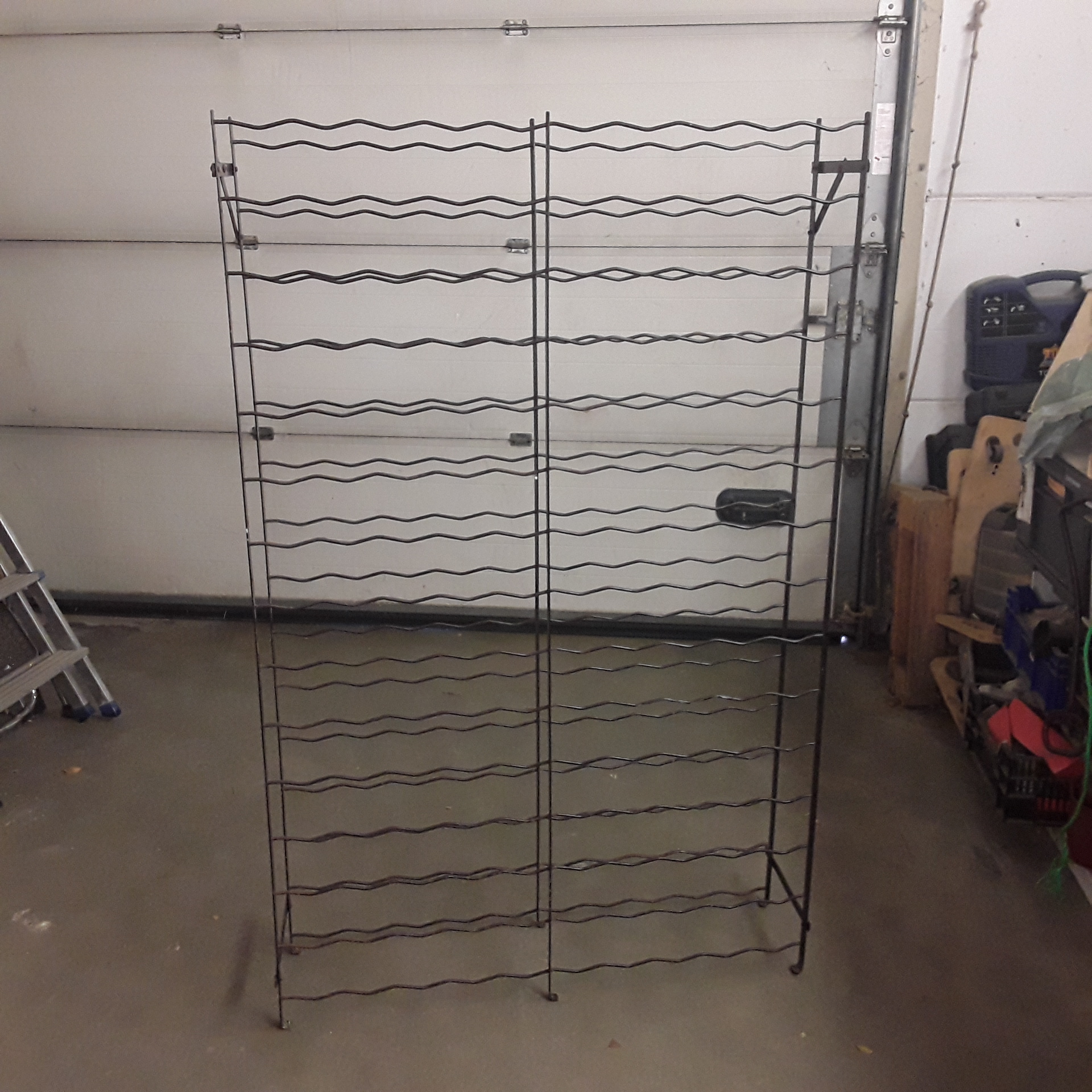 <p>Rack à vin fer forgé<br />30,00 € T.T.C<br /><a href="/Article/122533?type=depose" style="color:white;" target="_blank">Lien vers l&#39;article</a></p>