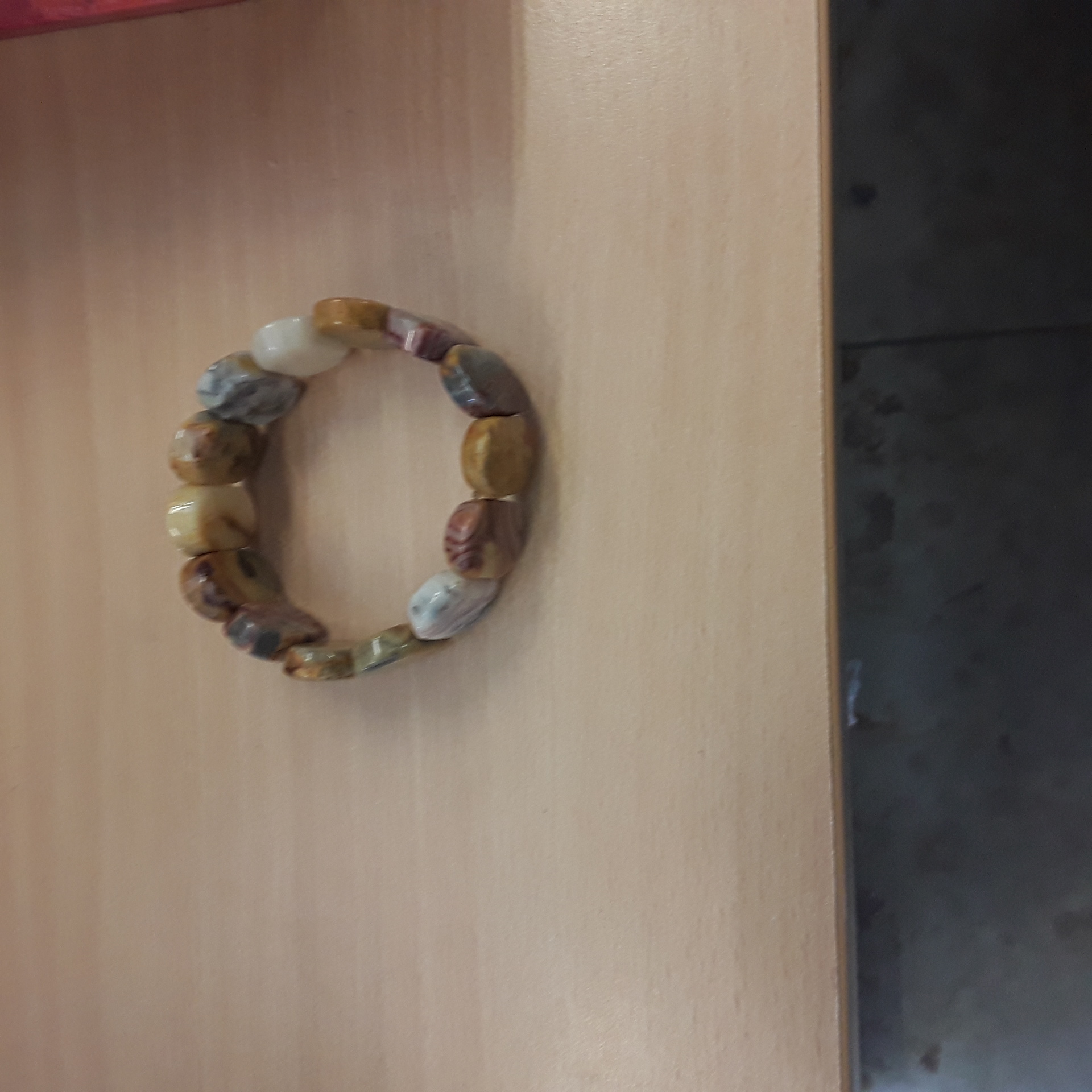 <p>Bracelet avec pierre<br />Pierre de tigre<br />35,00 € T.T.C<br /><a href="/Article/123625?type=depose" style="color:white;" target="_blank">Lien vers l'article</a></p>