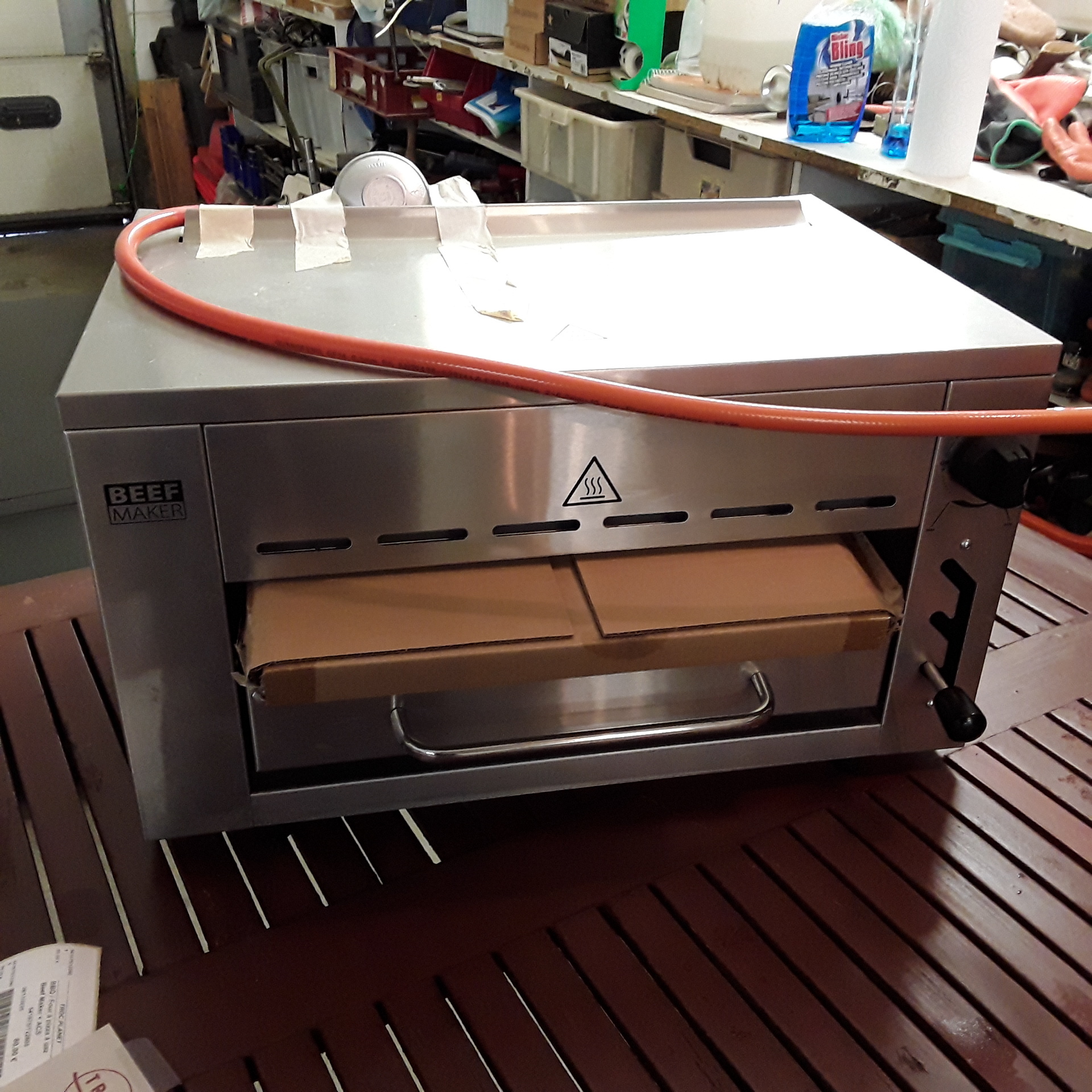 <p>BBQ / Four à pizza à gaz<br />Beef Maker + ACS<br />80,00 € T.T.C<br /><a href="/Article/122805?type=depose" style="color:white;" target="_blank">Lien vers l&#39;article</a></p>