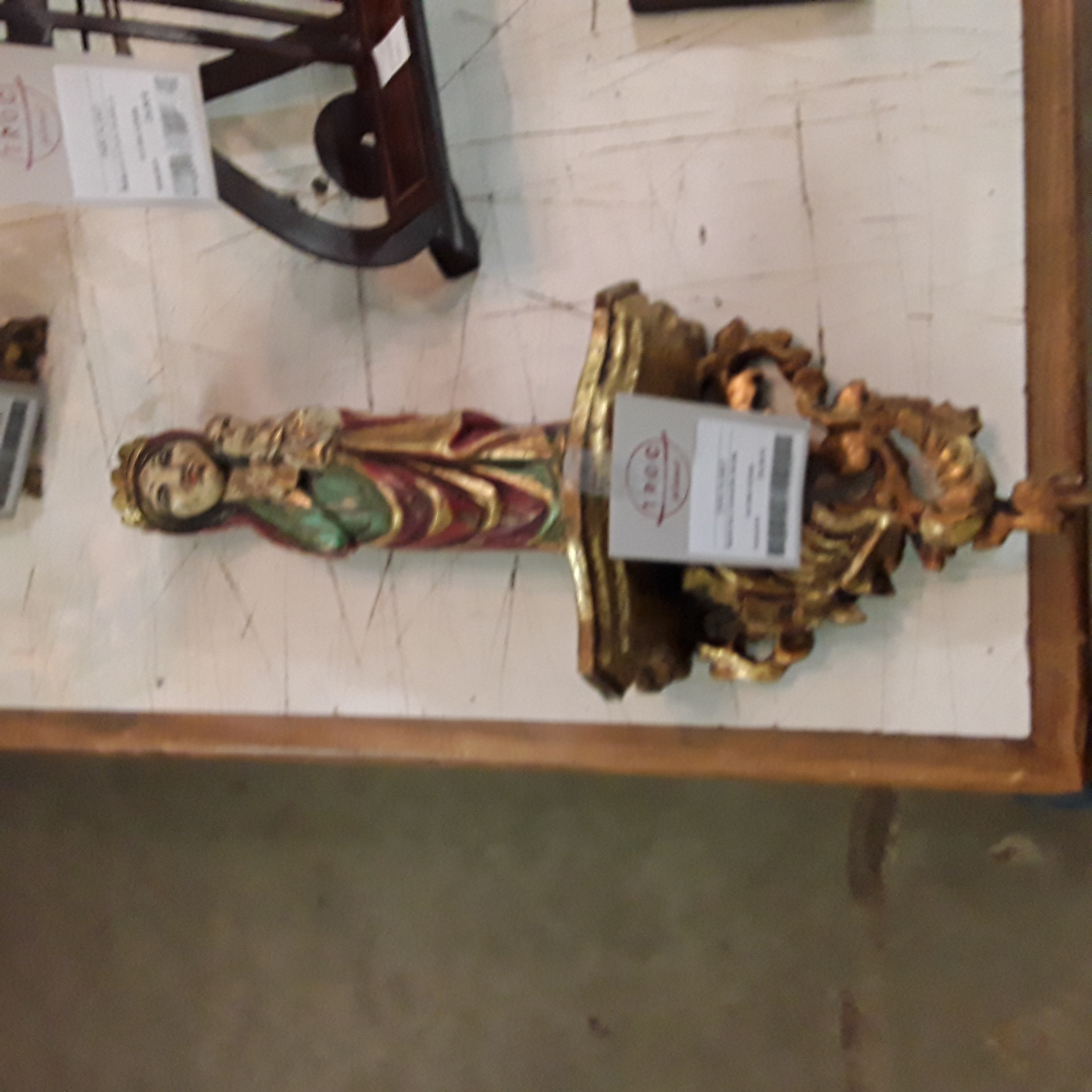 <p>Saint sur console dorée<br />25,00 € T.T.C<br /><a href="/Article/123544?type=depose" style="color:white;" target="_blank">Lien vers l'article</a></p>