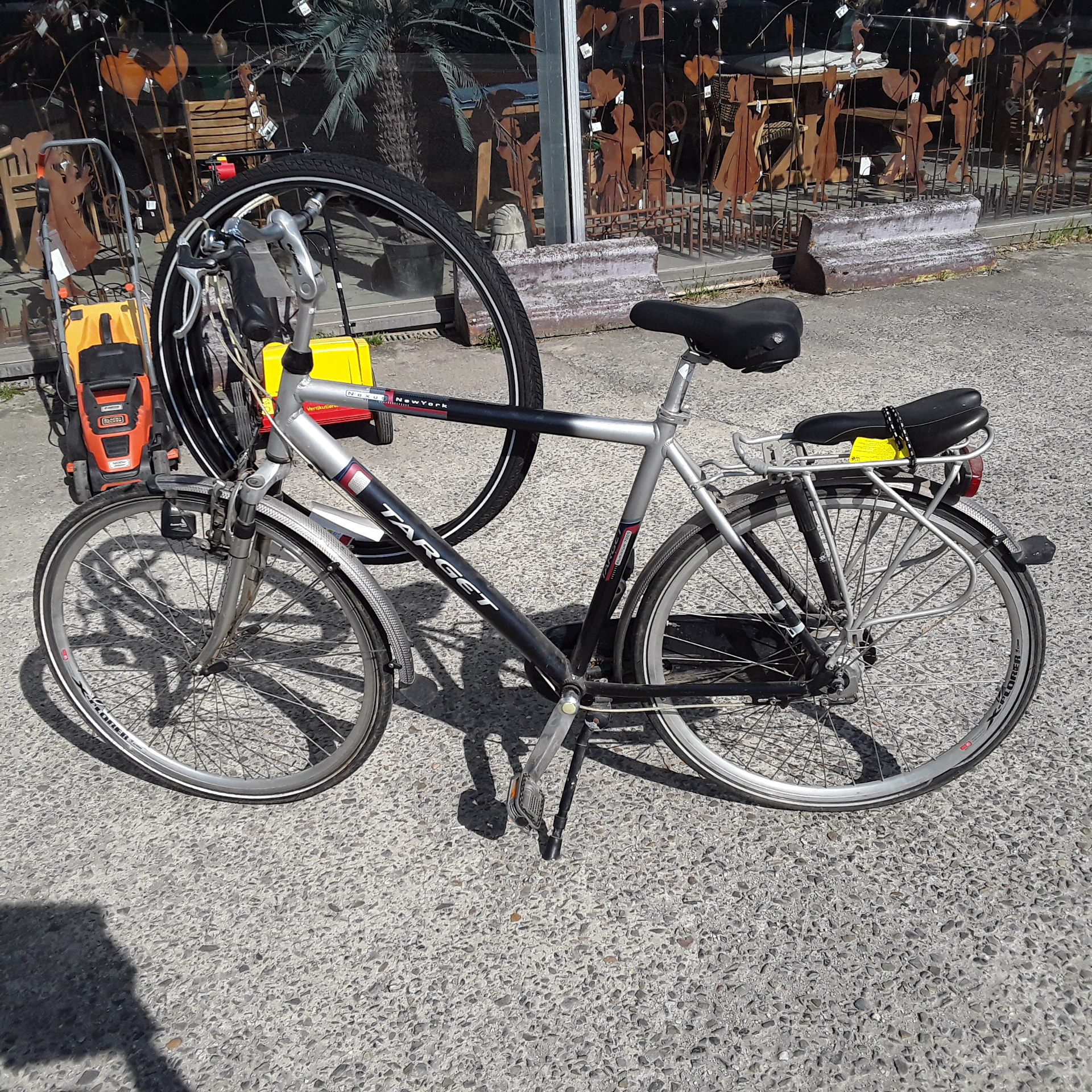 <p>Vélo Target Nexus<br />+ 2 pneus NEUFS ACS<br />60,00 € T.T.C<br /><a href="/Article/121547?type=depose" style="color:white;" target="_blank">Lien vers l&#39;article</a></p>