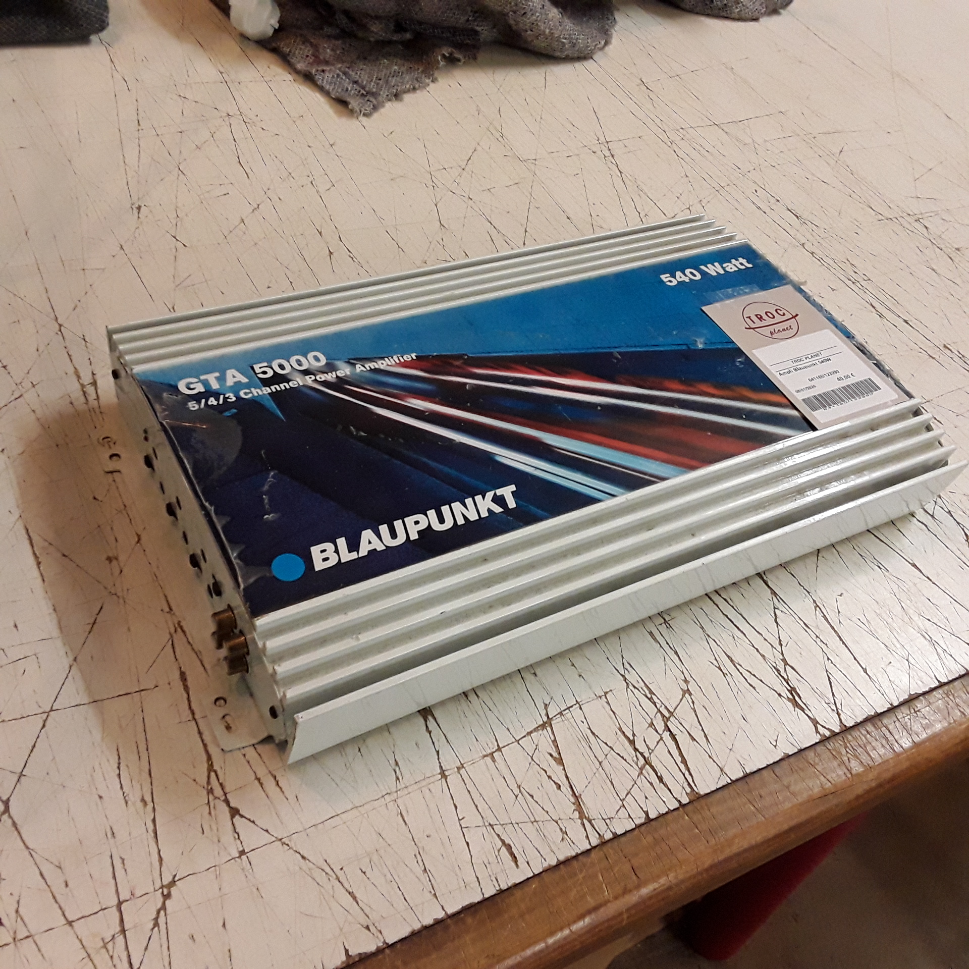 <p>Ampli Blaupunkt 540W<br />40,00 € T.T.C<br /><a href="/Article/122990?type=depose" style="color:white;" target="_blank">Lien vers l'article</a></p>