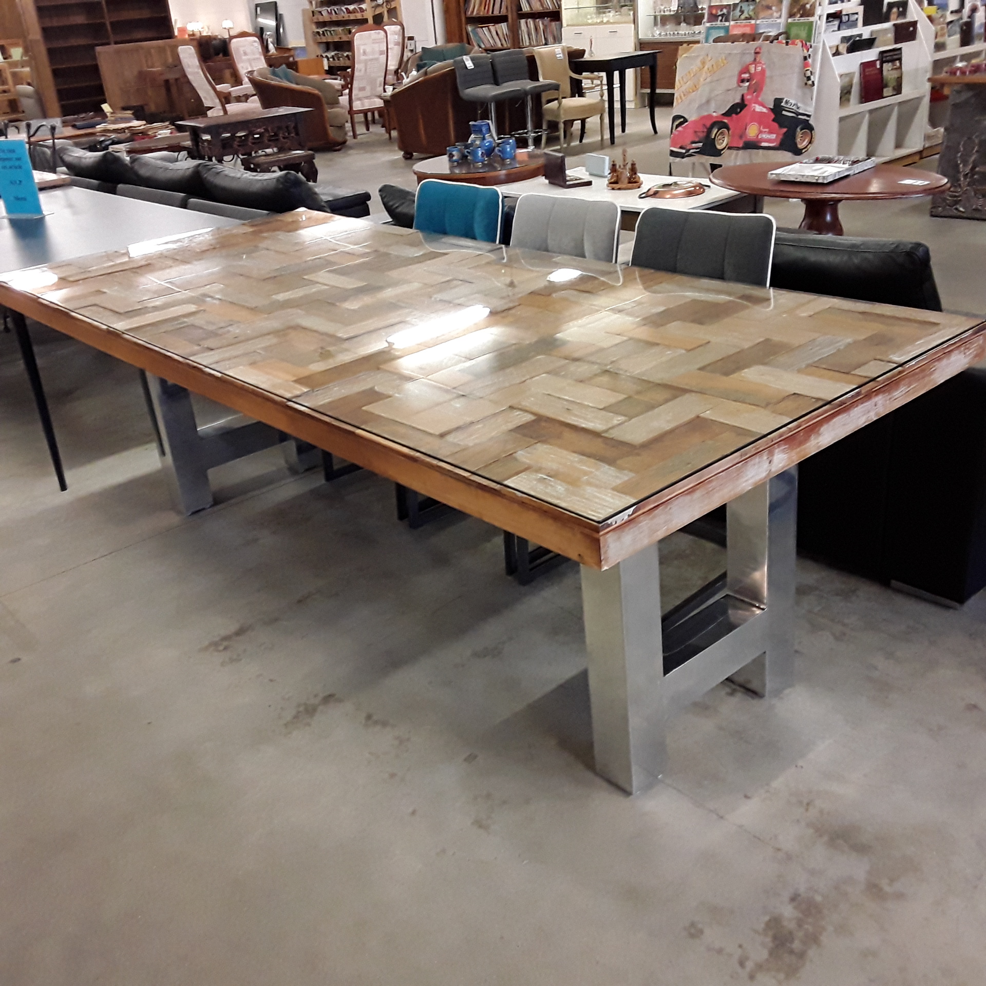 <p>Table 240 x 100 cm<br />en Teck vitrée<br />480,00 € T.T.C<br /><a href="/Article/122934?type=depose" style="color:white;" target="_blank">Lien vers l'article</a></p>