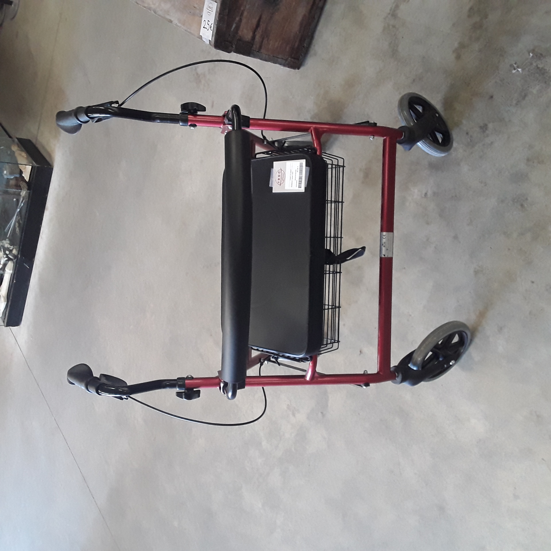 <p>Rollator siege noir<br />40,00 € T.T.C<br /><a href="/Article/123308?type=depose" style="color:white;" target="_blank">Lien vers l'article</a></p>