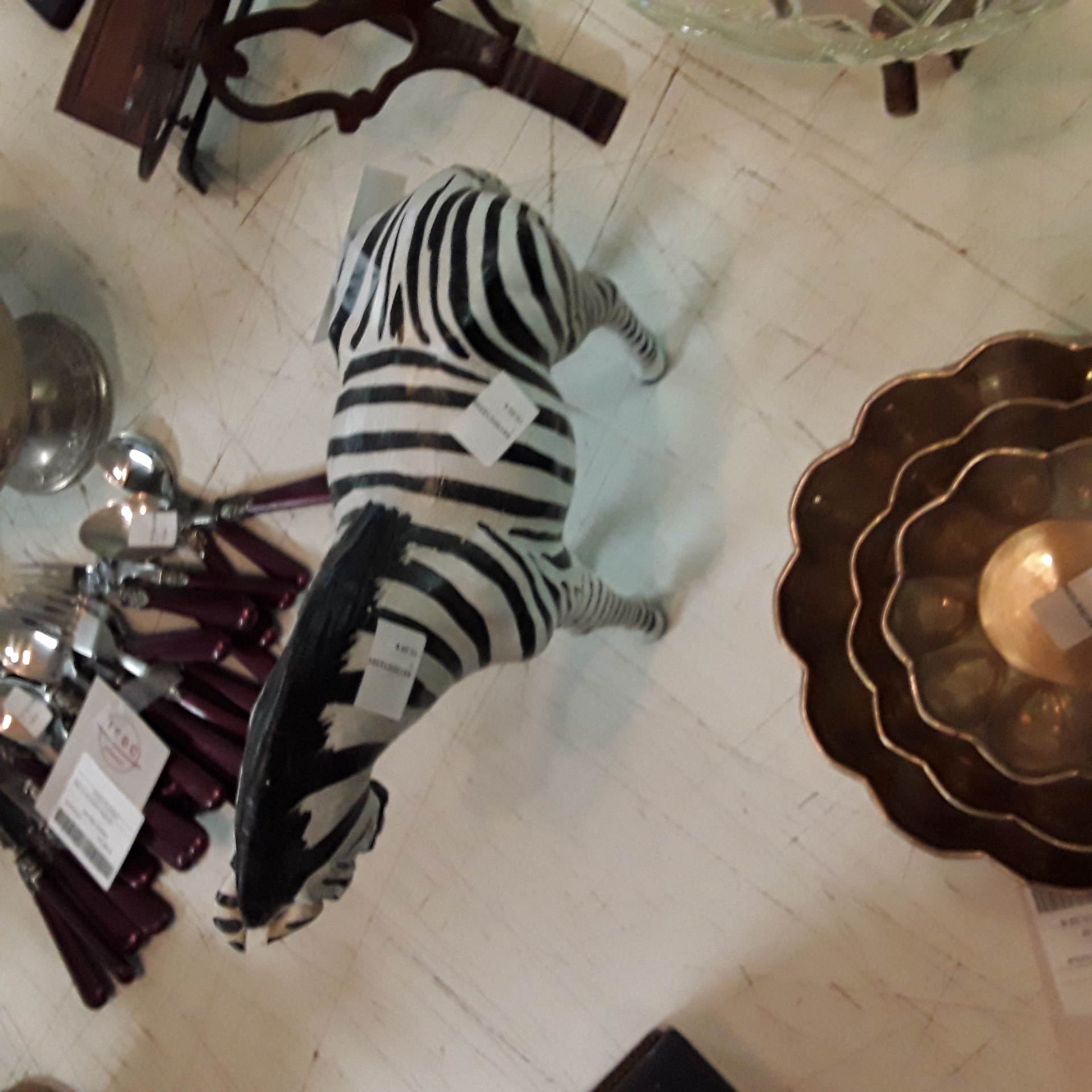 <p>Zebre déco<br />10,00 € T.T.C<br /><a href="/Article/123547?type=depose" style="color:white;" target="_blank">Lien vers l'article</a></p>