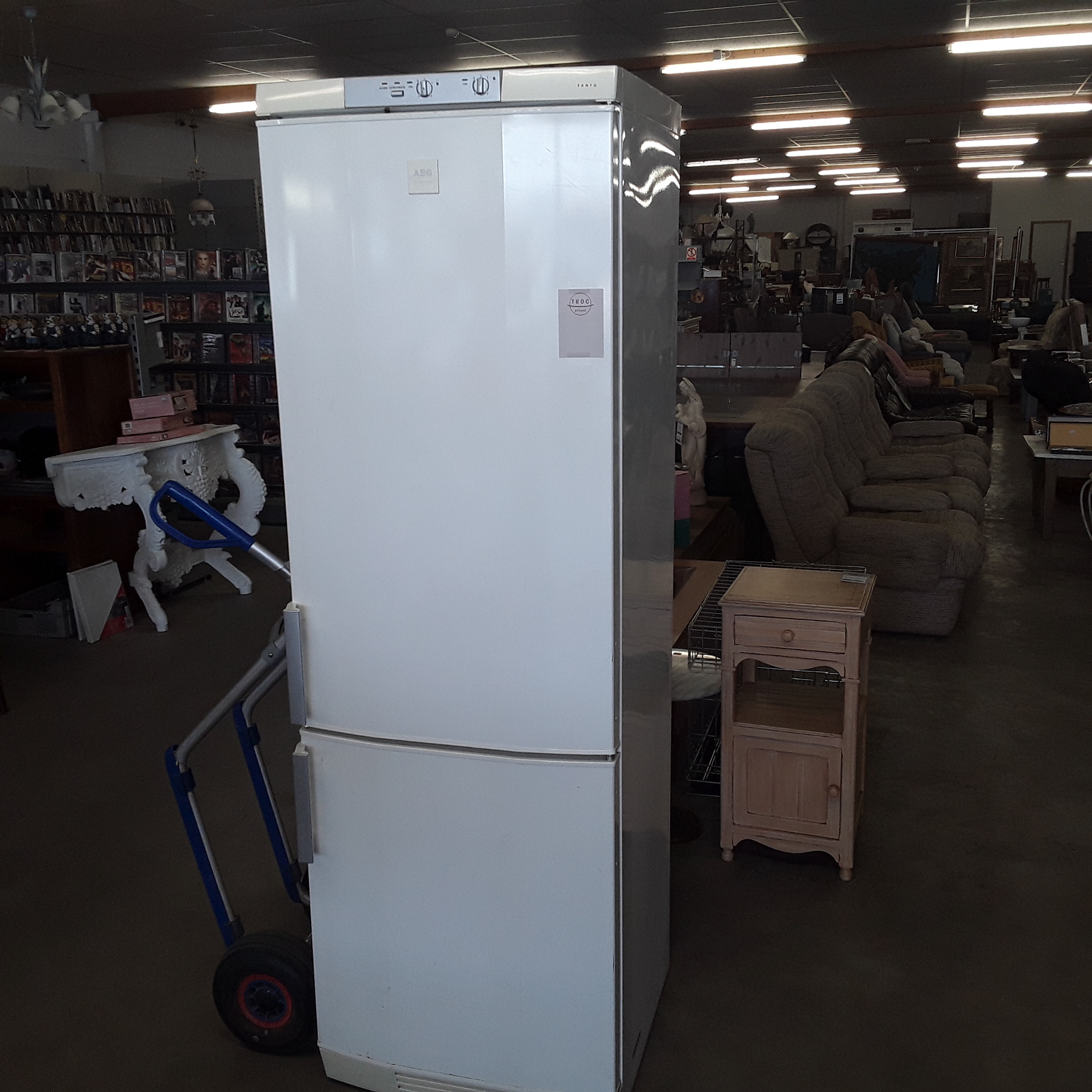 <p>Frigo/Congèle AEG<br />150,00 € T.T.C<br /><a href="/Article/122185?type=depose" style="color:white;" target="_blank">Lien vers l&#39;article</a></p>