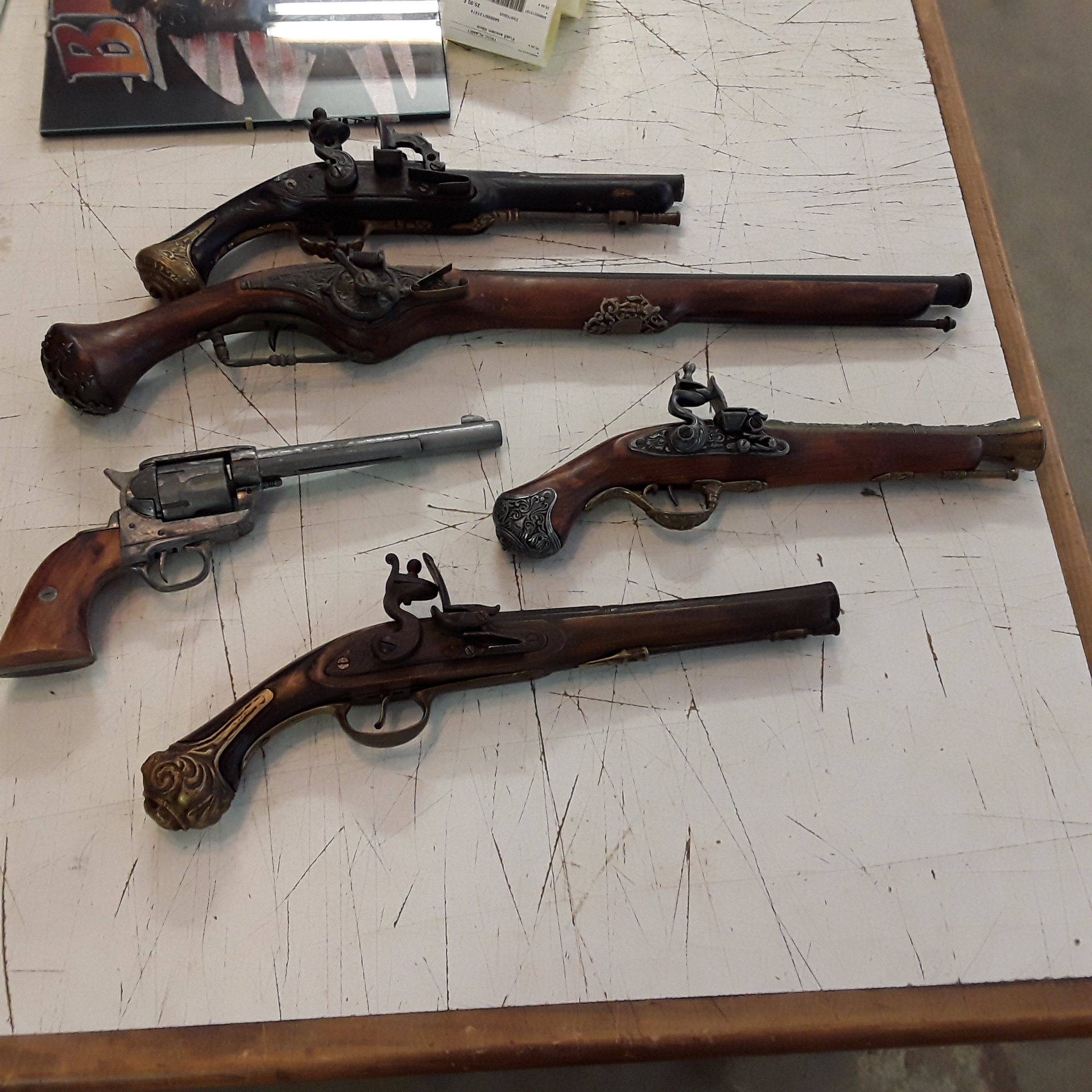 <p>Fusil ancien déco<br />25,00 € T.T.C<br /><a href="/Article/121974?type=depose" style="color:white;" target="_blank">Lien vers l&#39;article</a></p>
