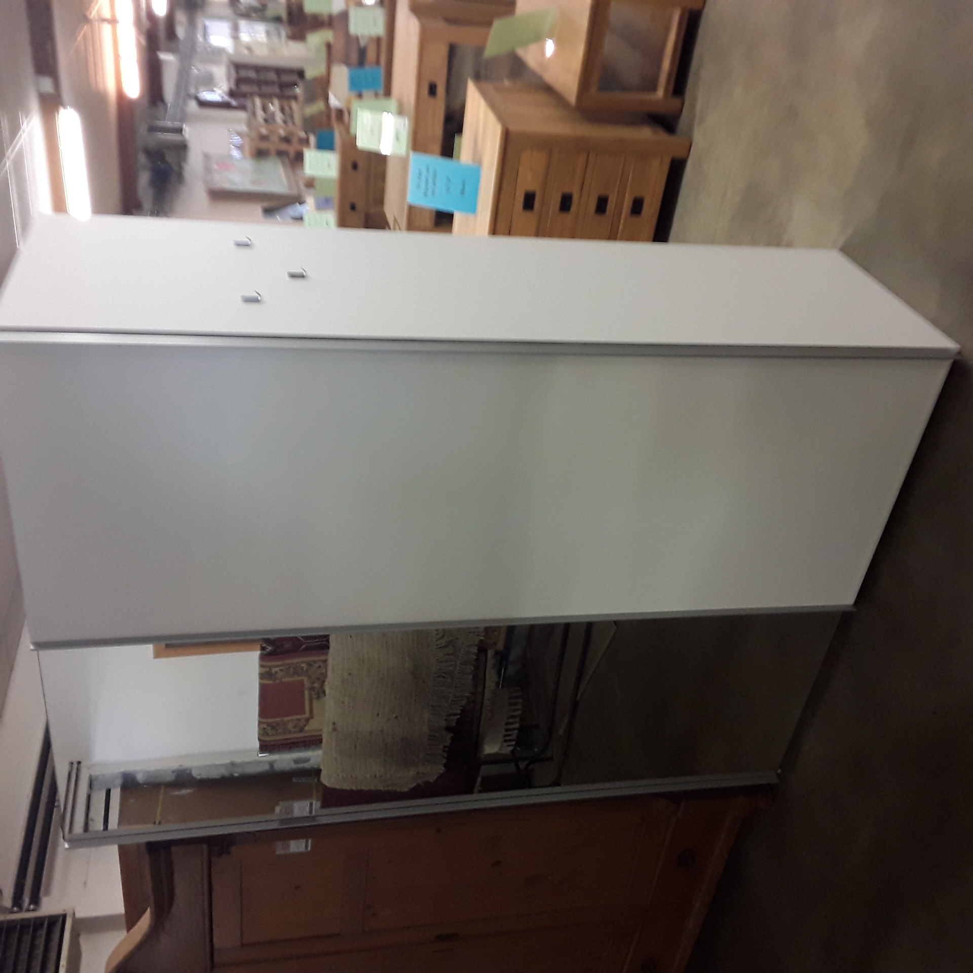 <p>Garde-robe moderne<br />2 portes coulissantes<br />200,00 € T.T.C<br /><a href="/Article/123575?type=depose" style="color:white;" target="_blank">Lien vers l'article</a></p>