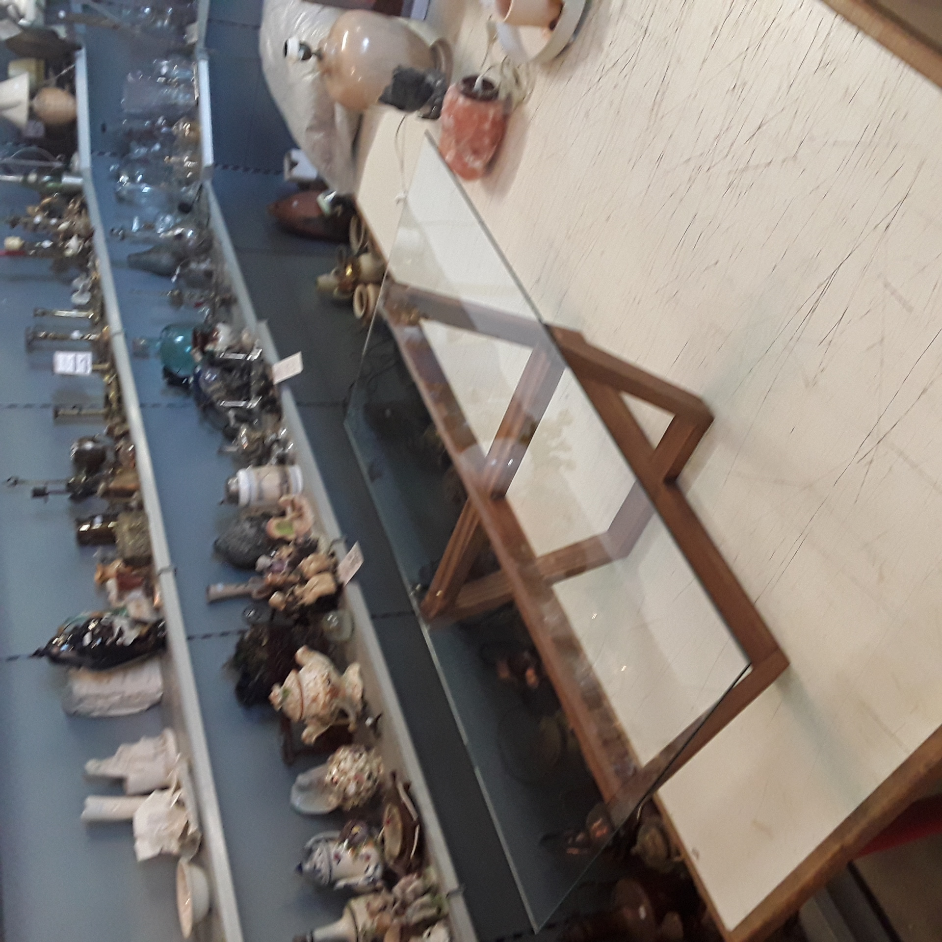 <p>Table de salon<br />Bois et verre<br />30,00 € T.T.C<br /><a href="/Article/123621?type=depose" style="color:white;" target="_blank">Lien vers l'article</a></p>