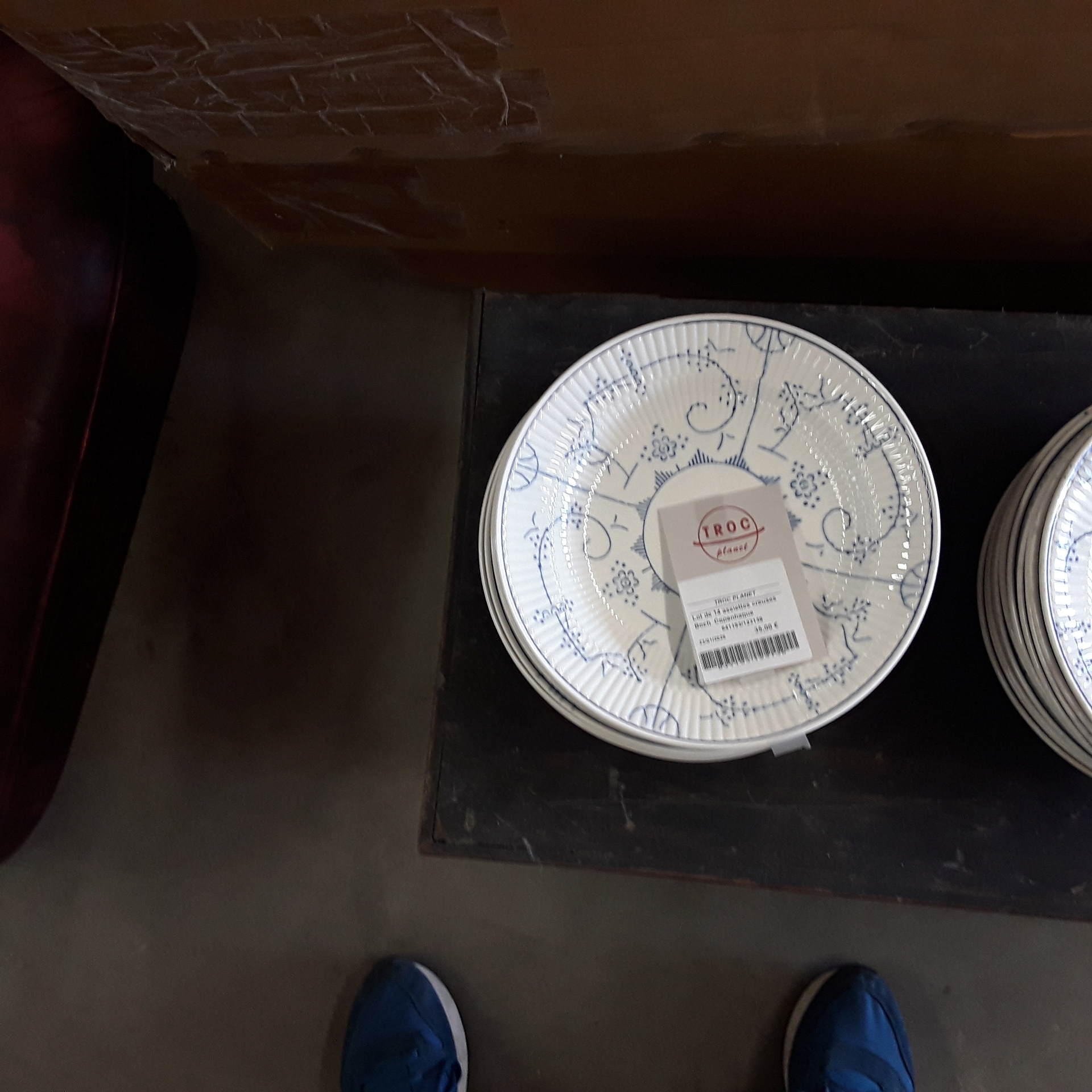 <p>Lot de 14 assiettes creuses<br />Boch  Copenhague<br />35,00 € T.T.C<br /><a href="/Article/123138?type=depose" style="color:white;" target="_blank">Lien vers l'article</a></p>