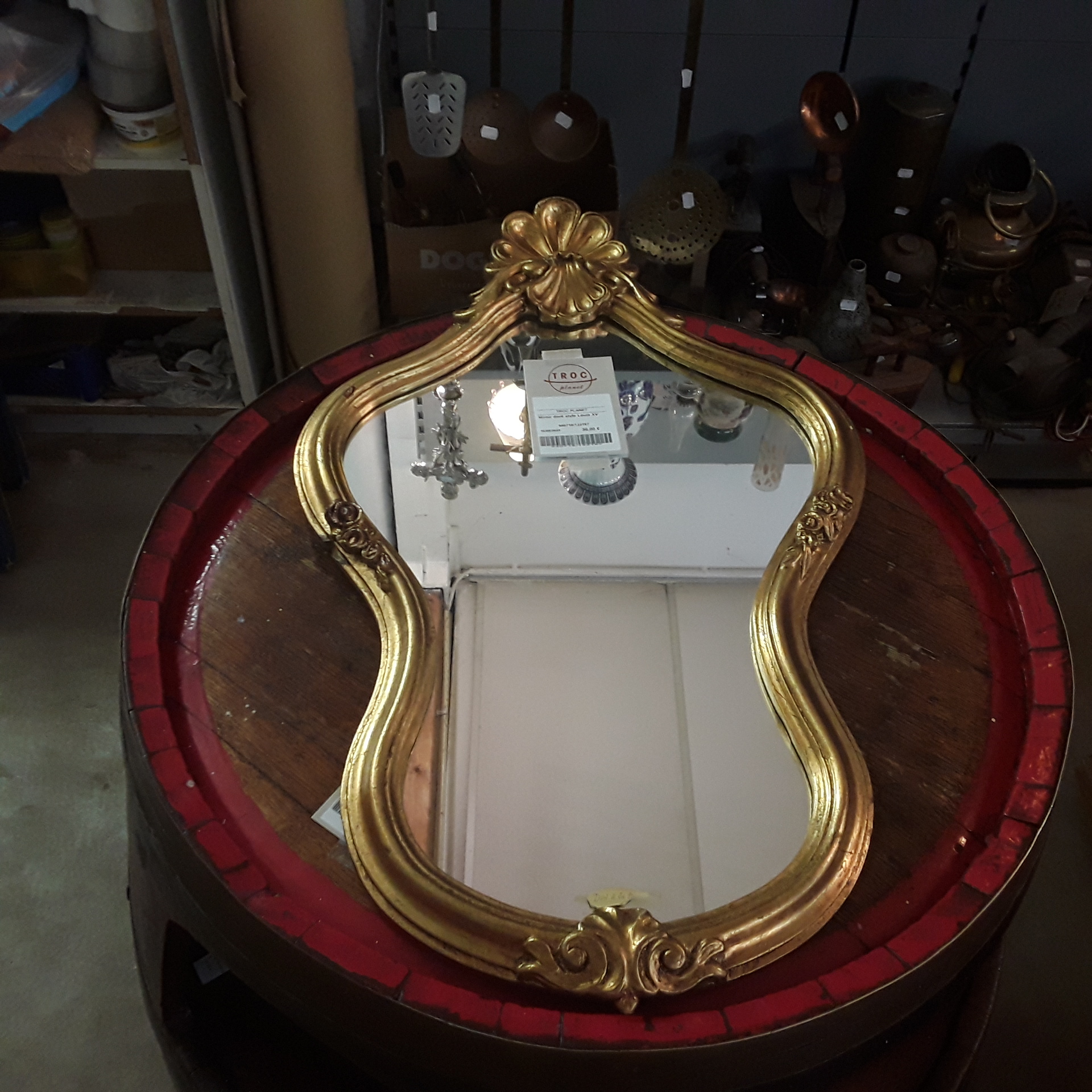 <p>Miroir doré style Louis XV<br />30,00 € T.T.C<br /><a href="/Article/122167?type=depose" style="color:white;" target="_blank">Lien vers l&#39;article</a></p>