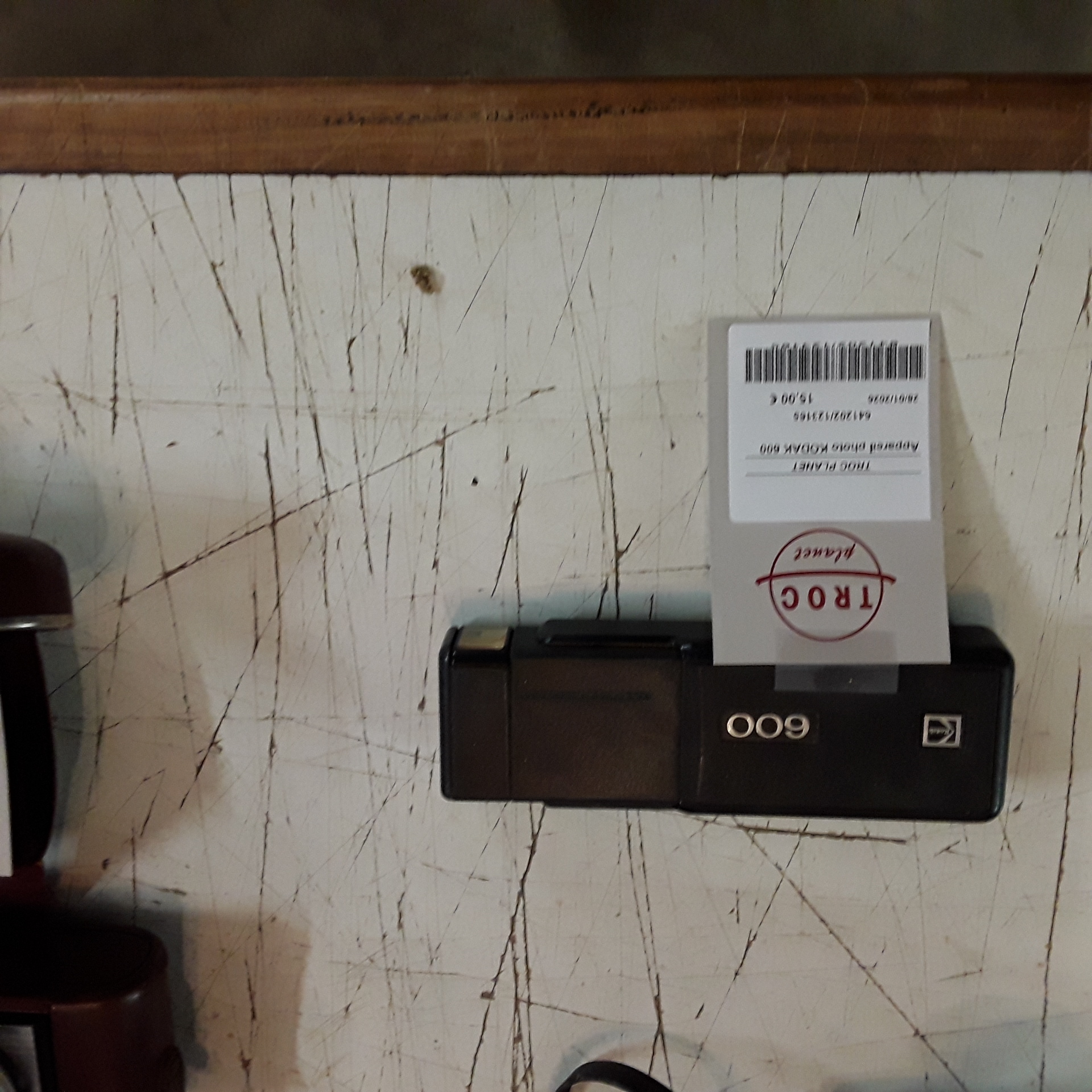 <p>Appareil photo KODAK 600<br />15,00 € T.T.C<br /><a href="/Article/123165?type=depose" style="color:white;" target="_blank">Lien vers l'article</a></p>