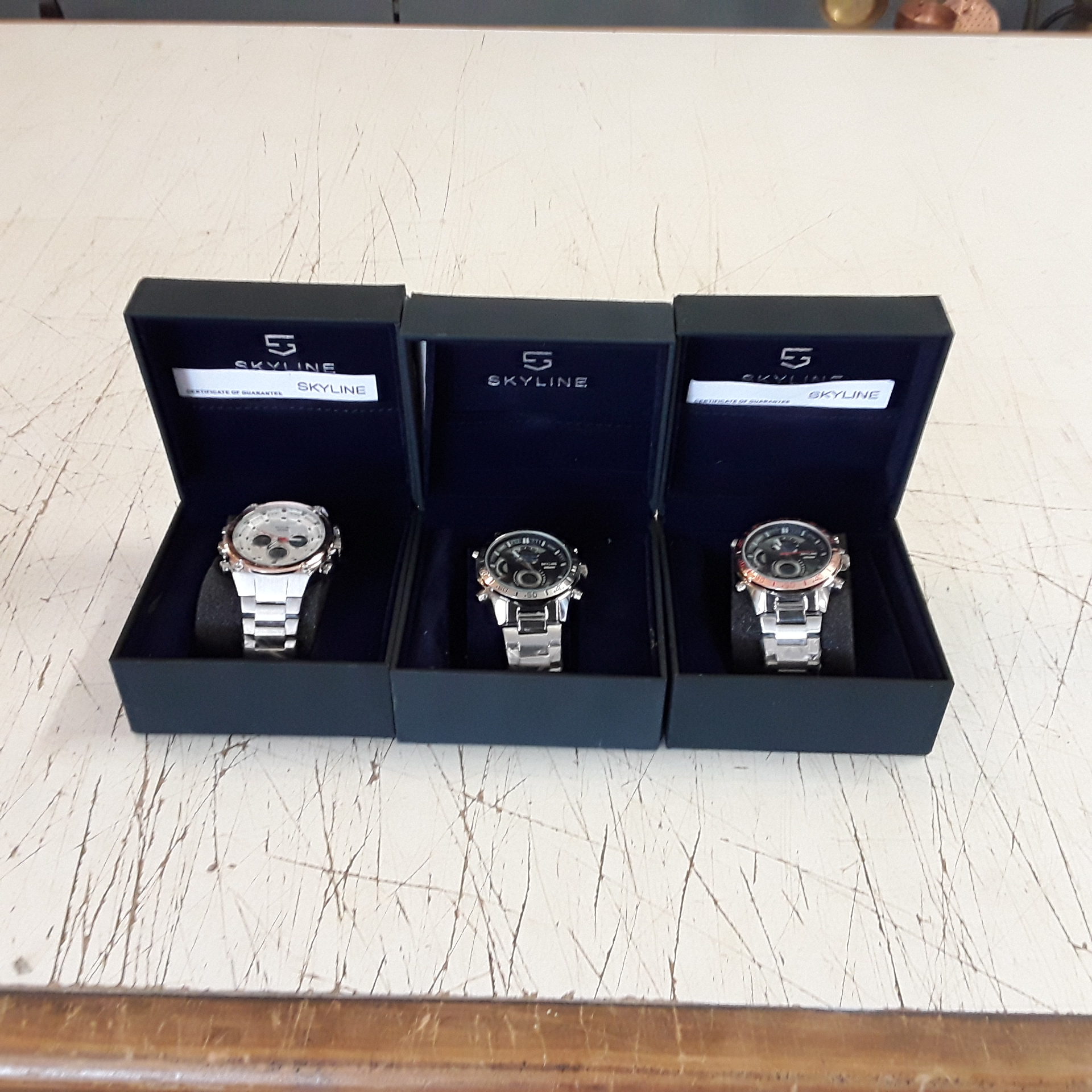 <p>Montre Skyline WR30M<br />Quartz + boite<br />30,00 € T.T.C<br /><a href="/Article/122126?type=depose" style="color:white;" target="_blank">Lien vers l&#39;article</a></p>