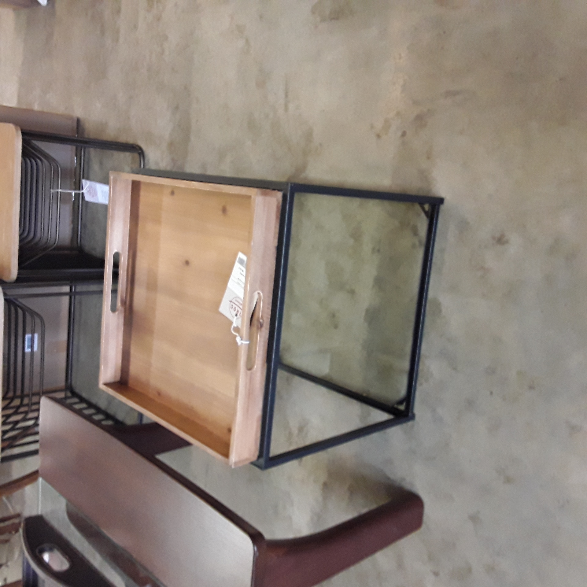 <p>Table d'appoint carrée<br />64965<br />29,00 € T.T.C<br /><a href="/Article/4729?type=neuf" style="color:white;" target="_blank">Lien vers l'article</a></p>