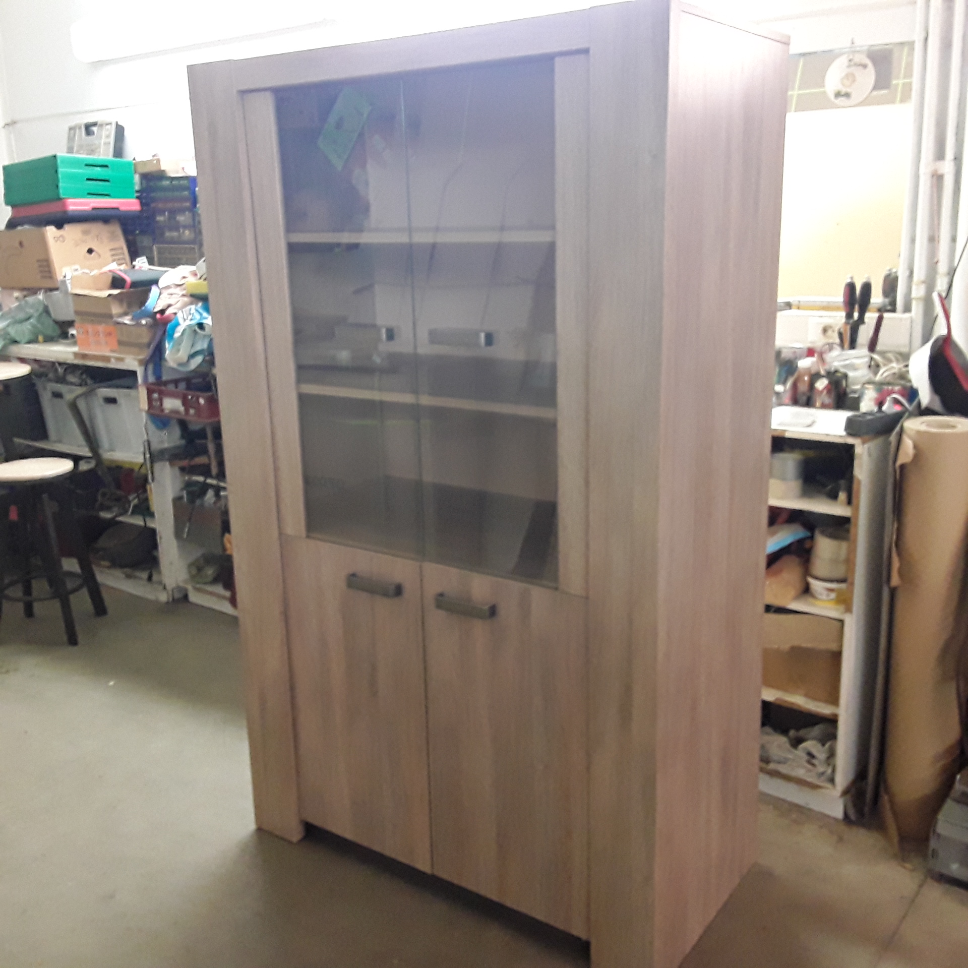 <p>Meuble bar vitré 4 portes<br />140,00 € T.T.C<br /><a href="/Article/122624?type=depose" style="color:white;" target="_blank">Lien vers l&#39;article</a></p>