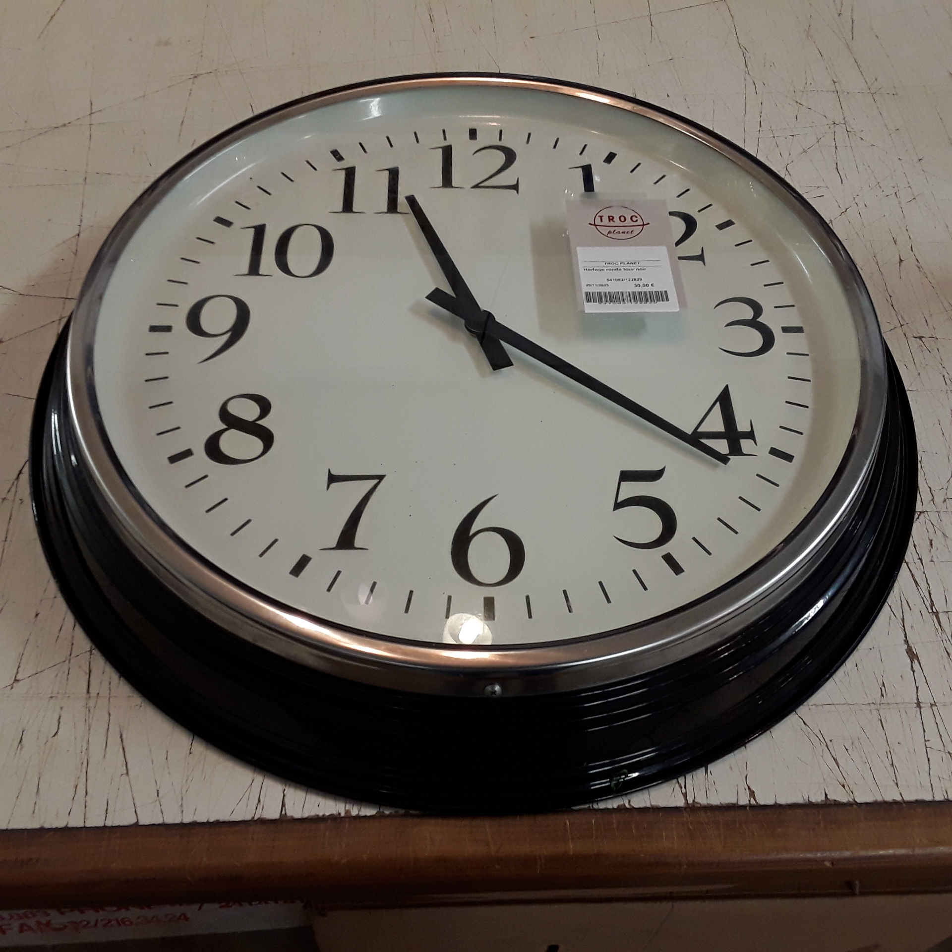 <p>Horloge ronde tour noir<br />30,00 € T.T.C<br /><a href="/Article/122829?type=depose" style="color:white;" target="_blank">Lien vers l&#39;article</a></p>