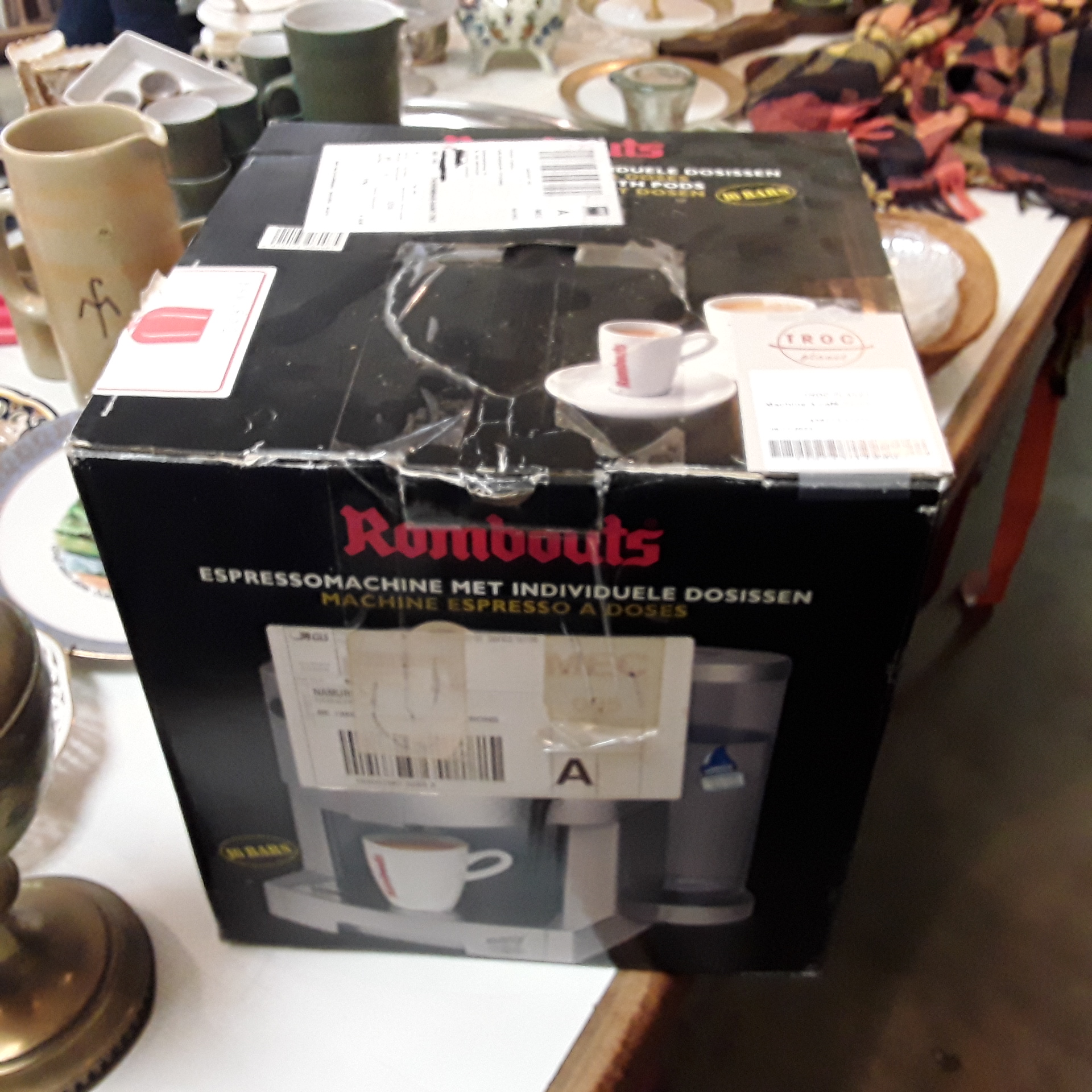 <p>Machine à café Rombouts <br />10,00 € T.T.C<br /><a href="/Article/119963?type=depose" style="color:white;" target="_blank">Lien vers l&#39;article</a></p>