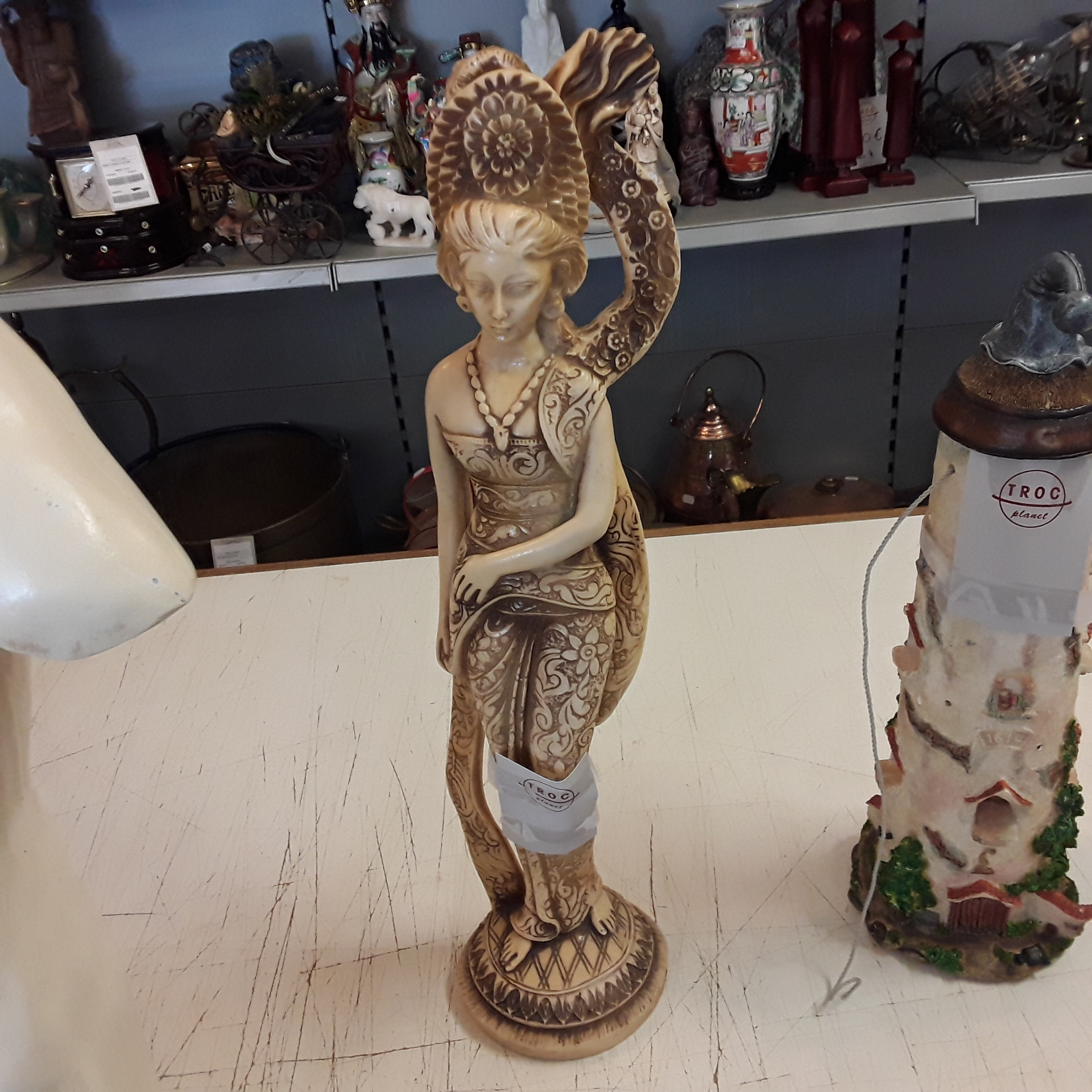 <p>Statuette chinoise<br />30,00 € T.T.C<br /><a href="/Article/122510?type=depose" style="color:white;" target="_blank">Lien vers l&#39;article</a></p>